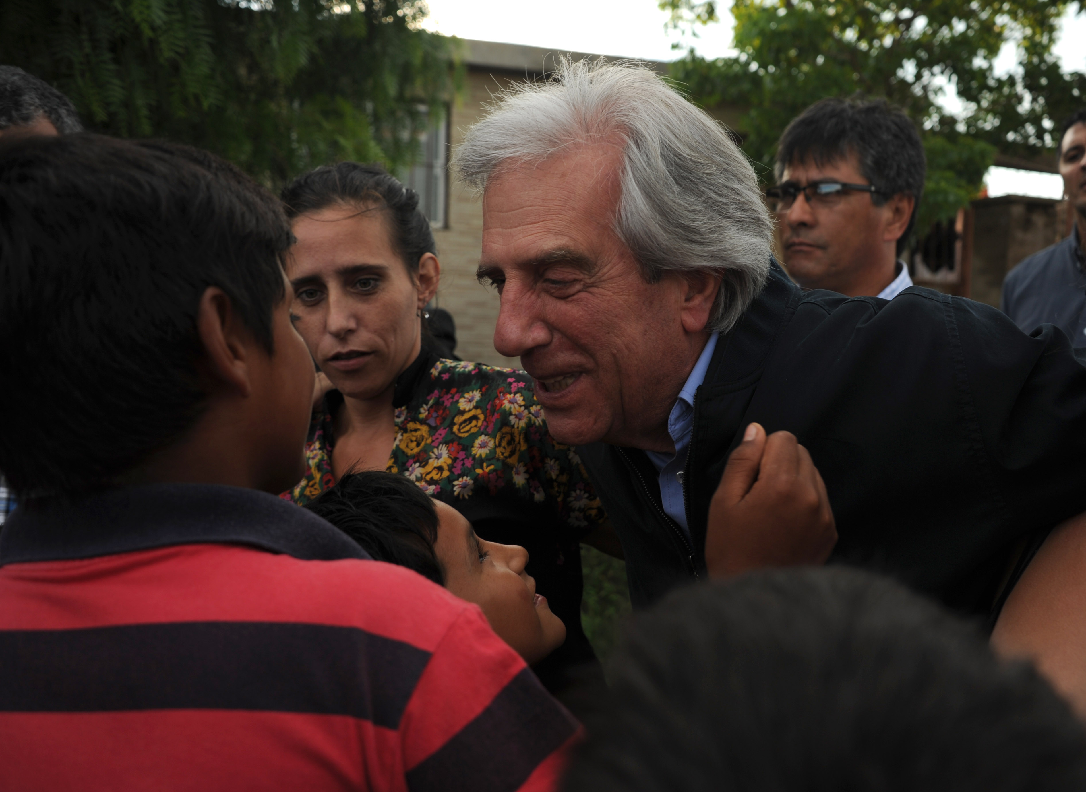 Presidente Vázquez saluda a vecinos del barrio La Amarilla