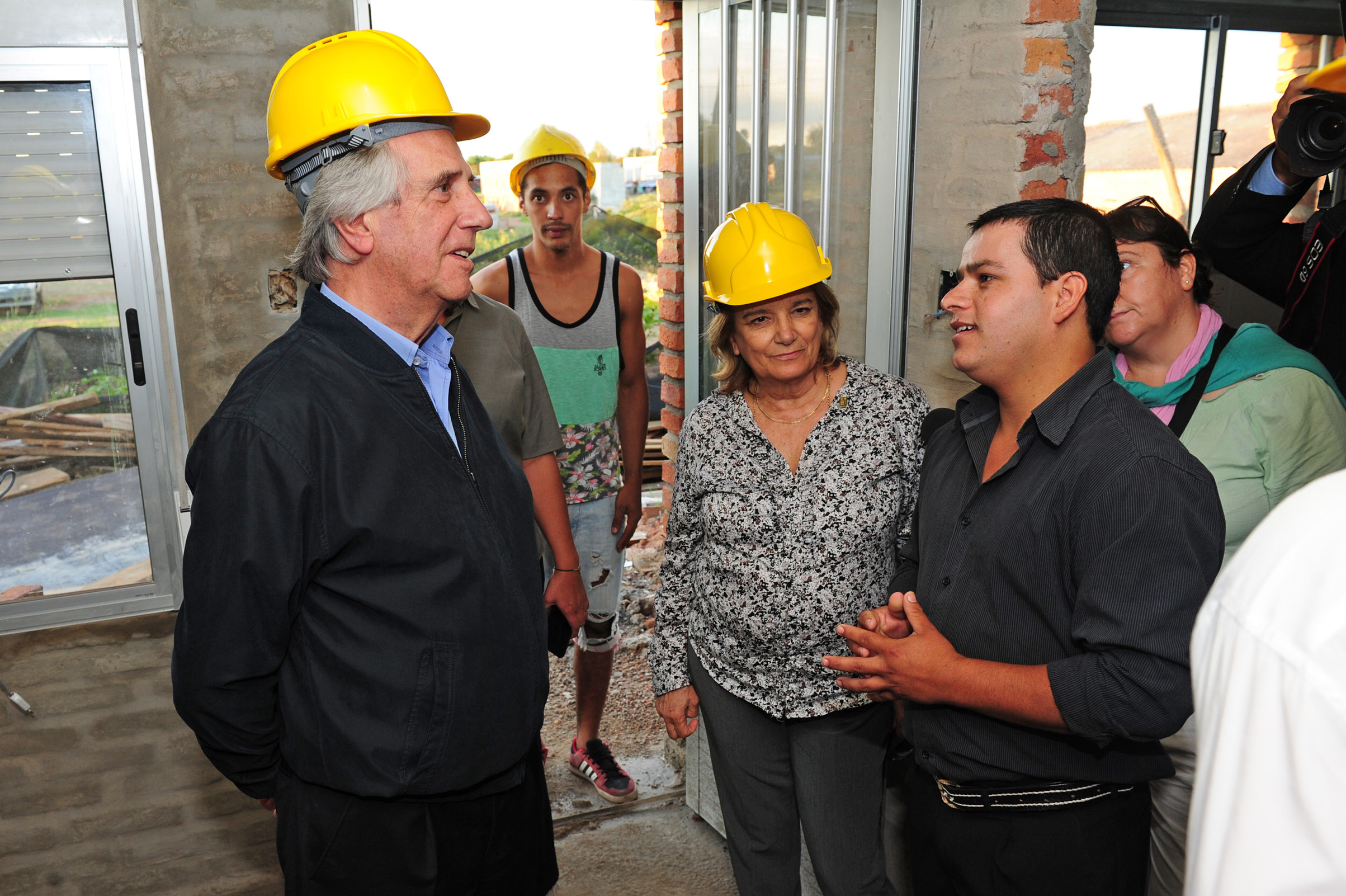 Vázquez dentro de una vivienda