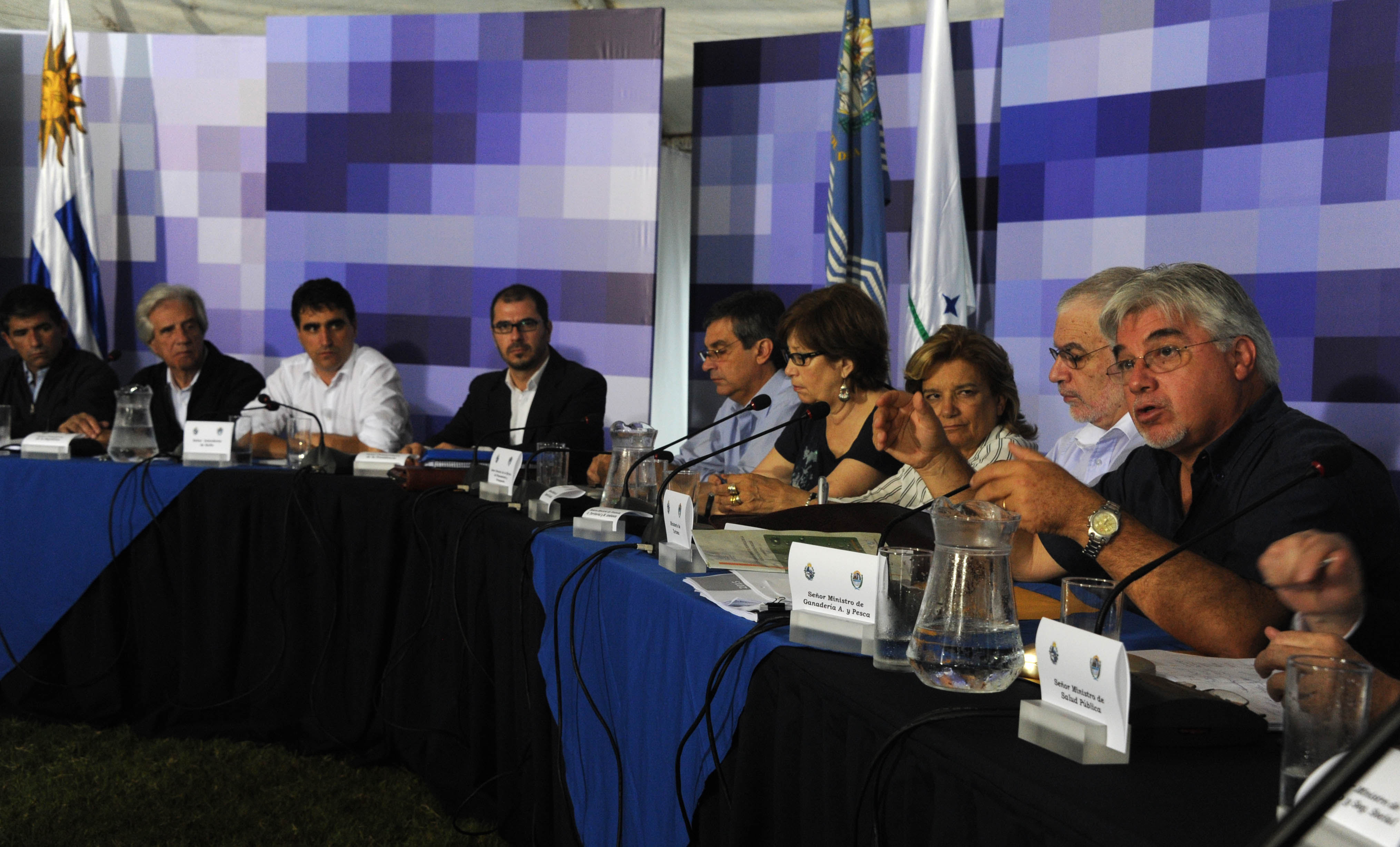 Aguerre contesta inquietud de vecino