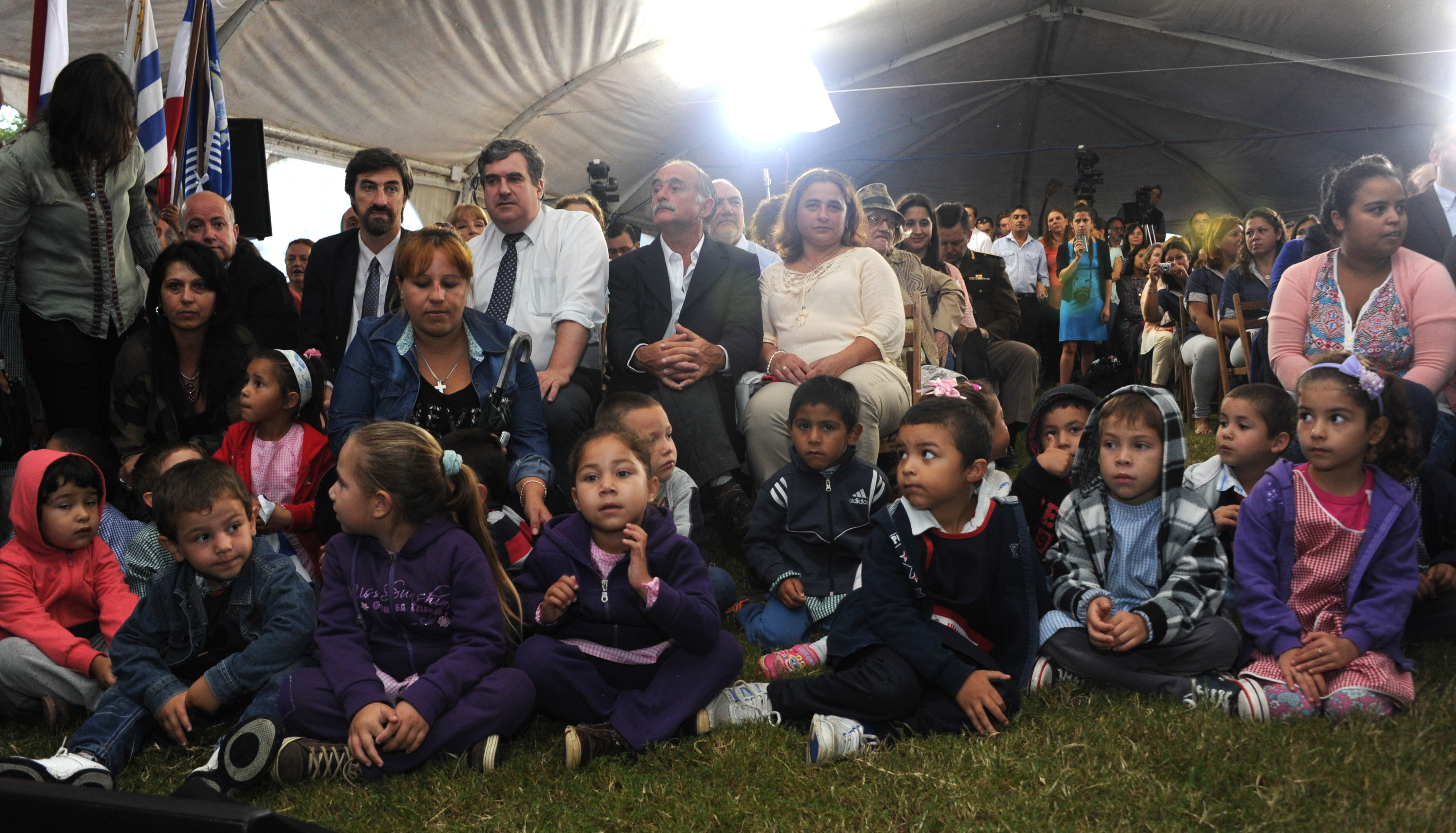 Niños del CAIF presentes en el Consejo de Ministros abierto