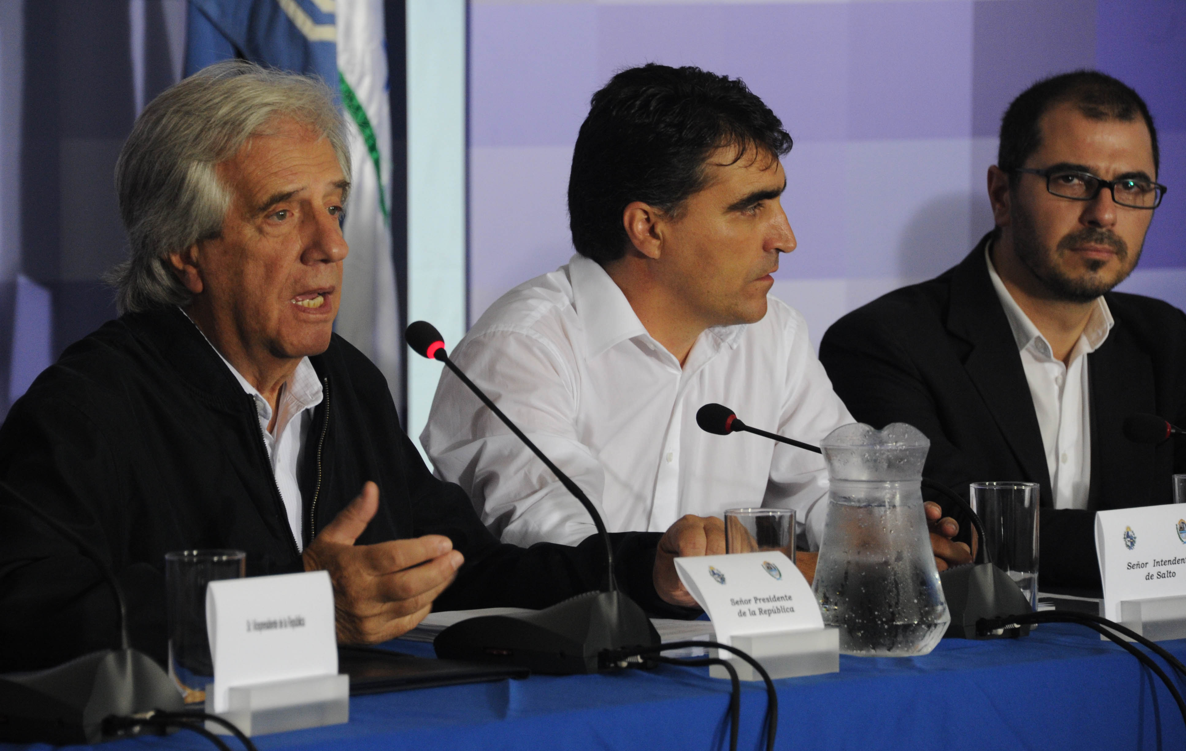 Presidente Vázquez respondiendo a los vecinos