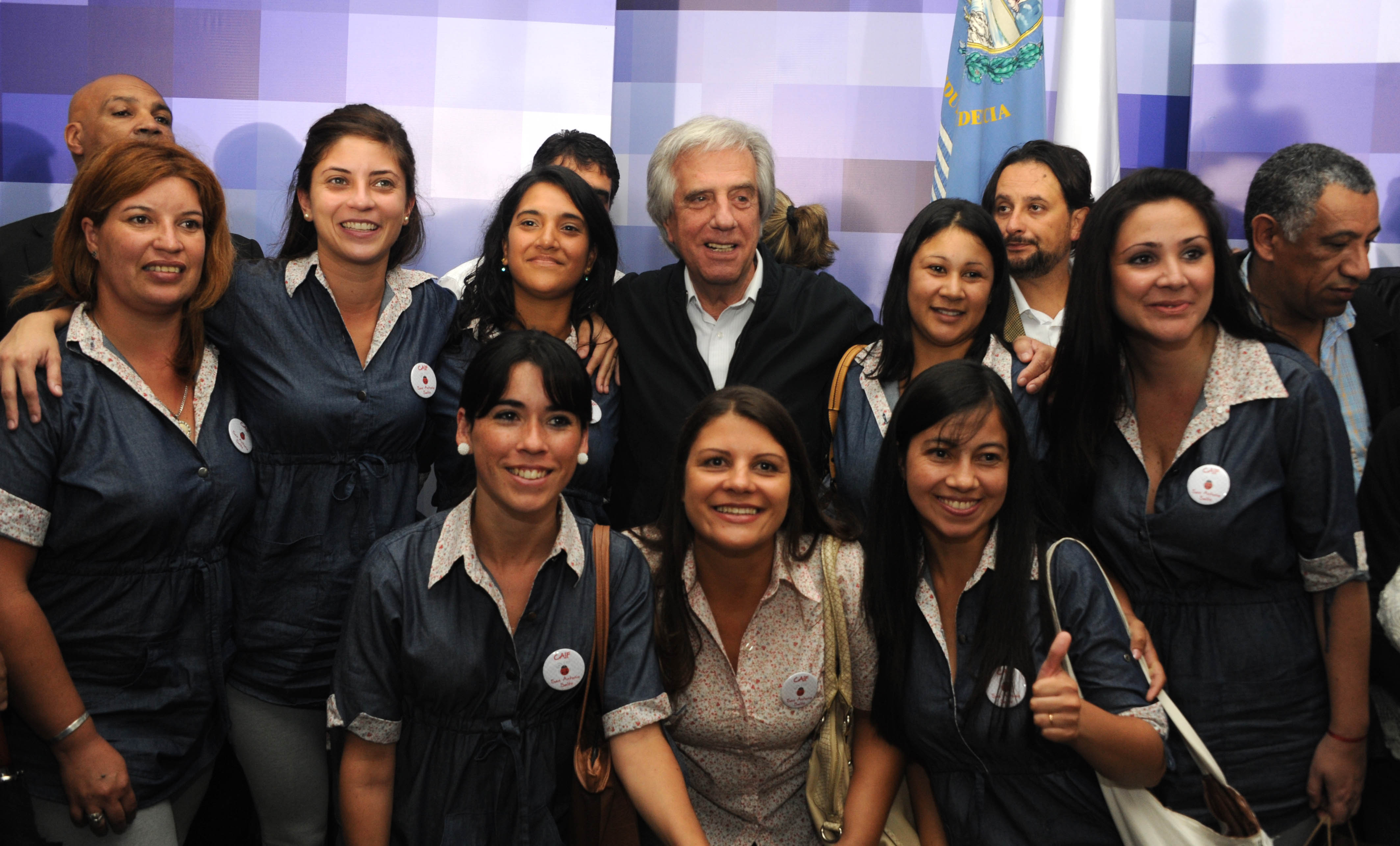Vázquez y maestras del CAIF de Salto