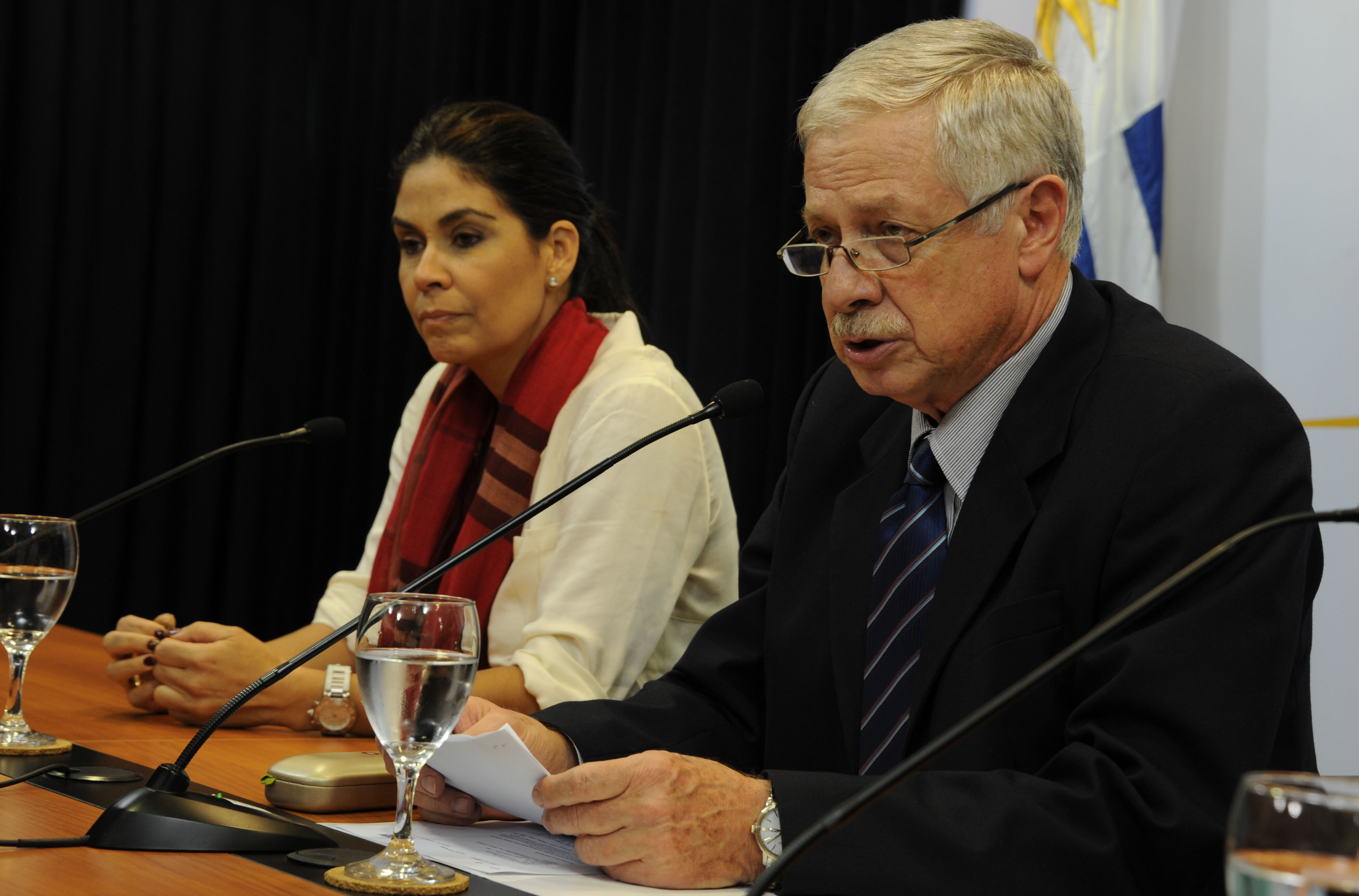Ministro de Salud Pública, Jorge Basso, haciendo uso de la palabra