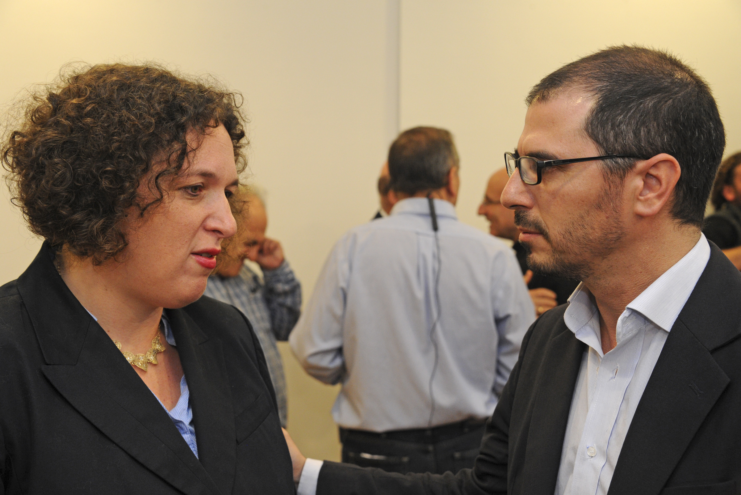 Prosecretario de Presidencia de la República, Juan Andrés Roballo junto a la embajadora de Israel, Nina Ben - Ami