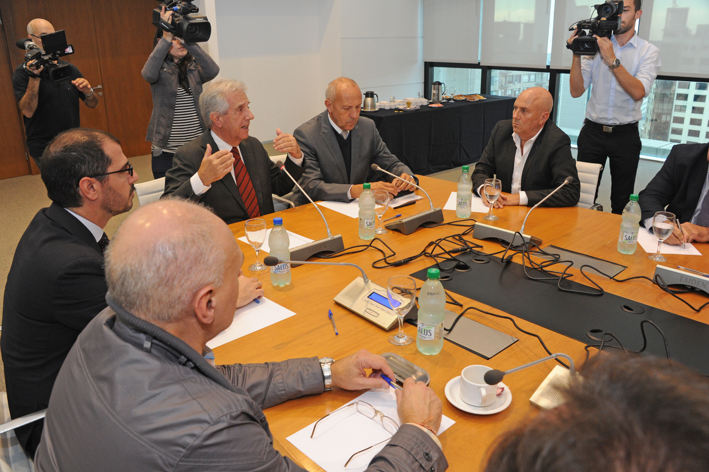 Presidente Vázquez recibió a representantes de partidos políticos