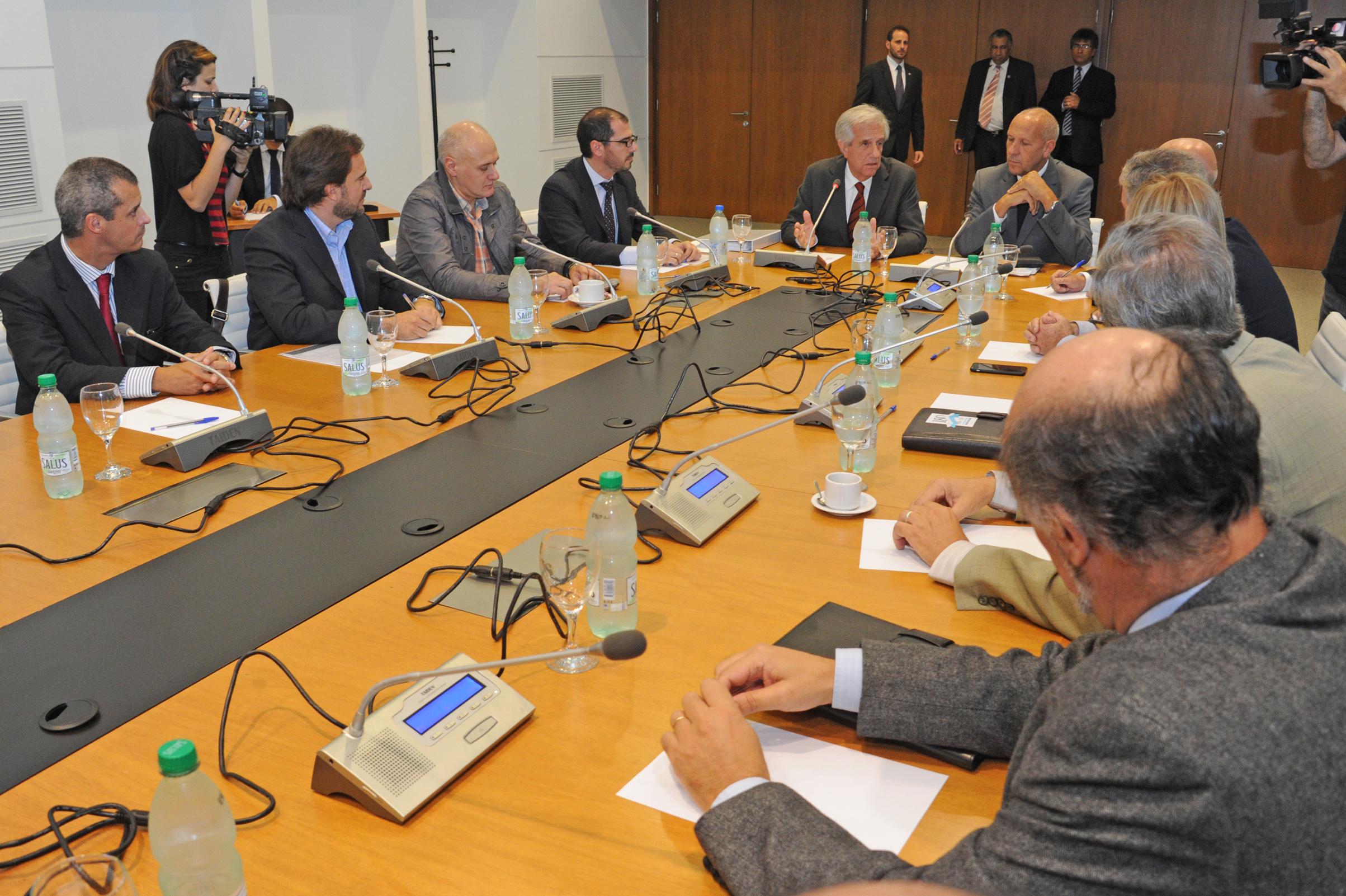 Presidente Vázquez recibió a representantes de partidos políticos