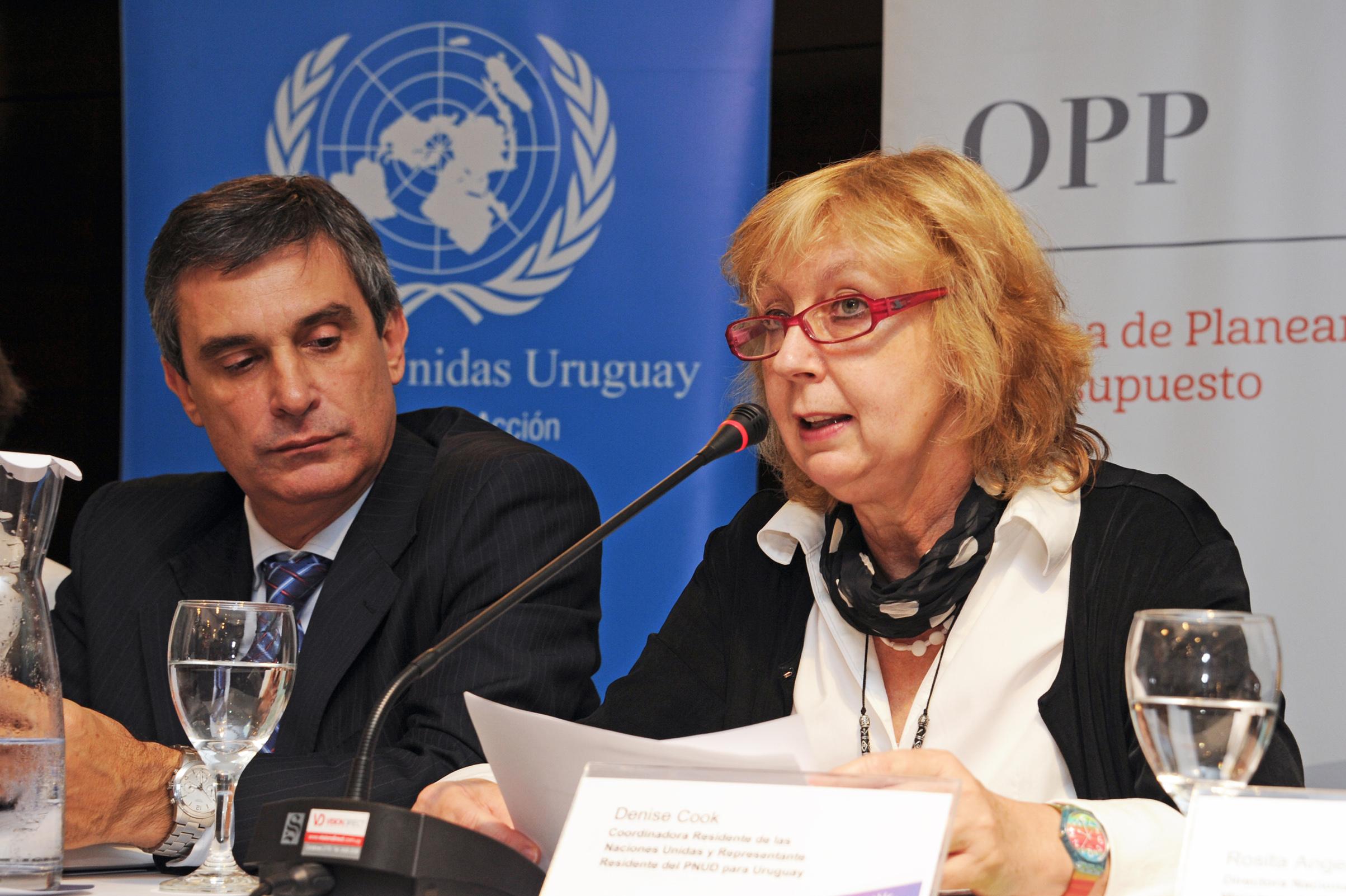 Representante Residente del PNUD en Uruguay, Denise Cook, dirigiéndose a los presentes