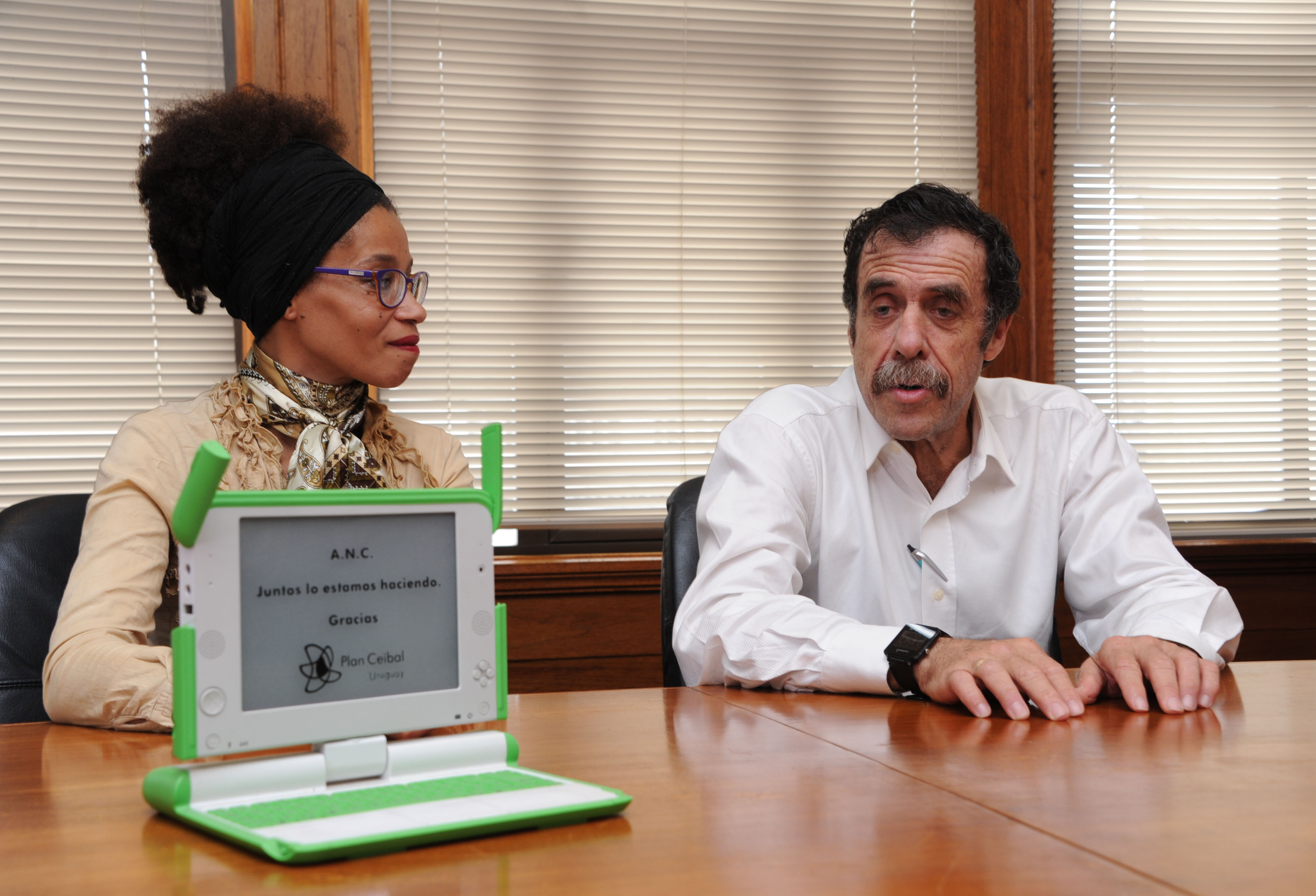 Convenio entre Correo Uruguayo y Plan Ceibal