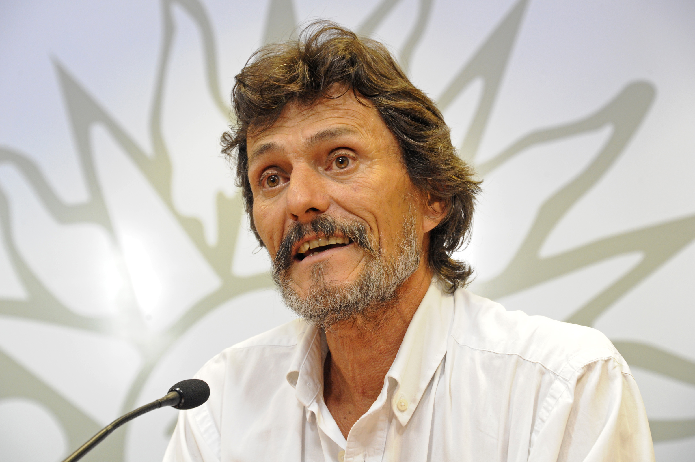 Presidente de la Unidad Nacional de Seguridad Vial (Unasev), Gerardo Barrios, haciendo uso de la palabra