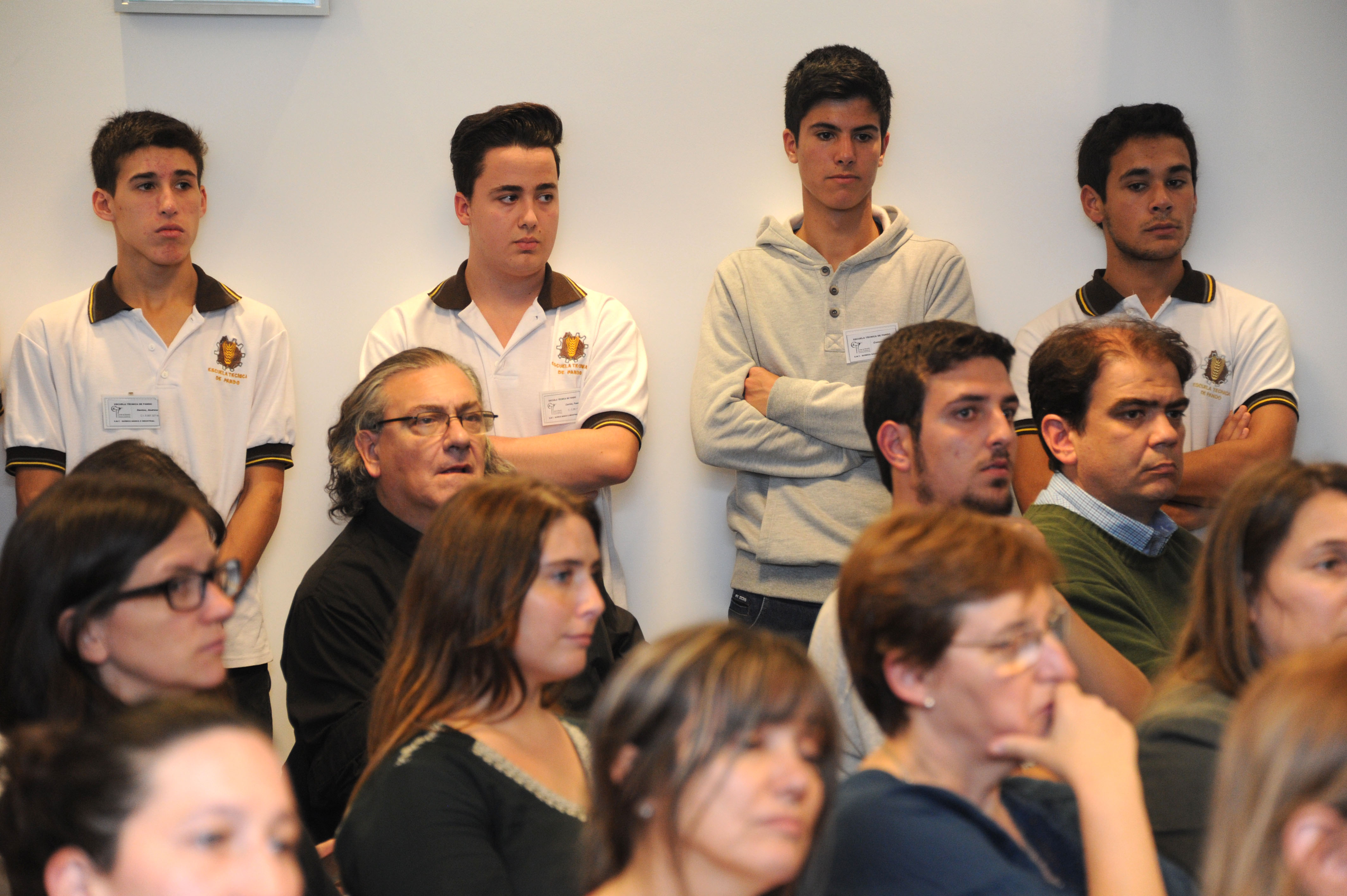 Estudiantes y público presente