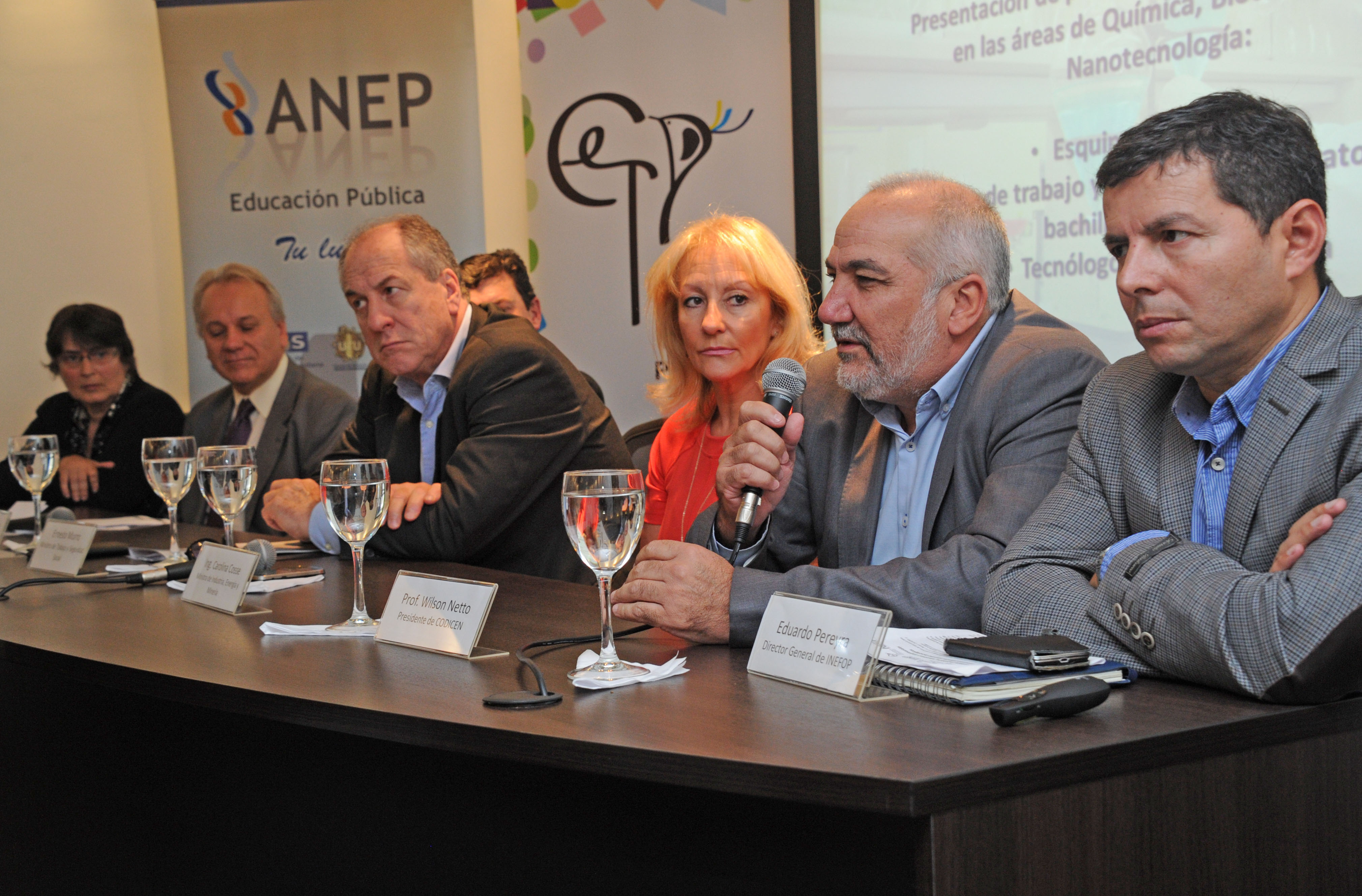 Presidente del Consejo Directivo Central de la ANEP, Wilson Netto haciendo uso de la palabra