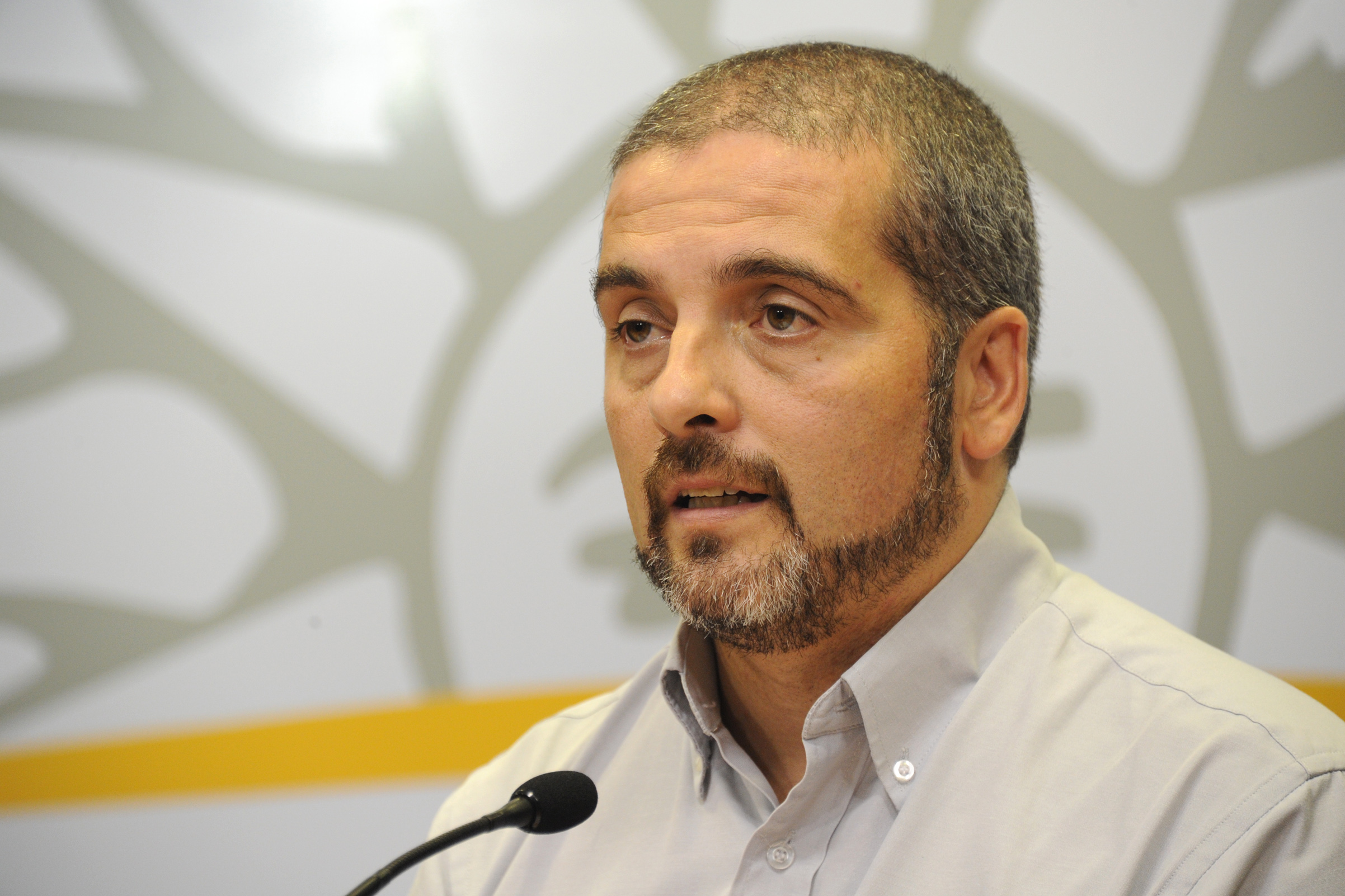 Director Fernando Traversa, dirigiéndose a los presentes