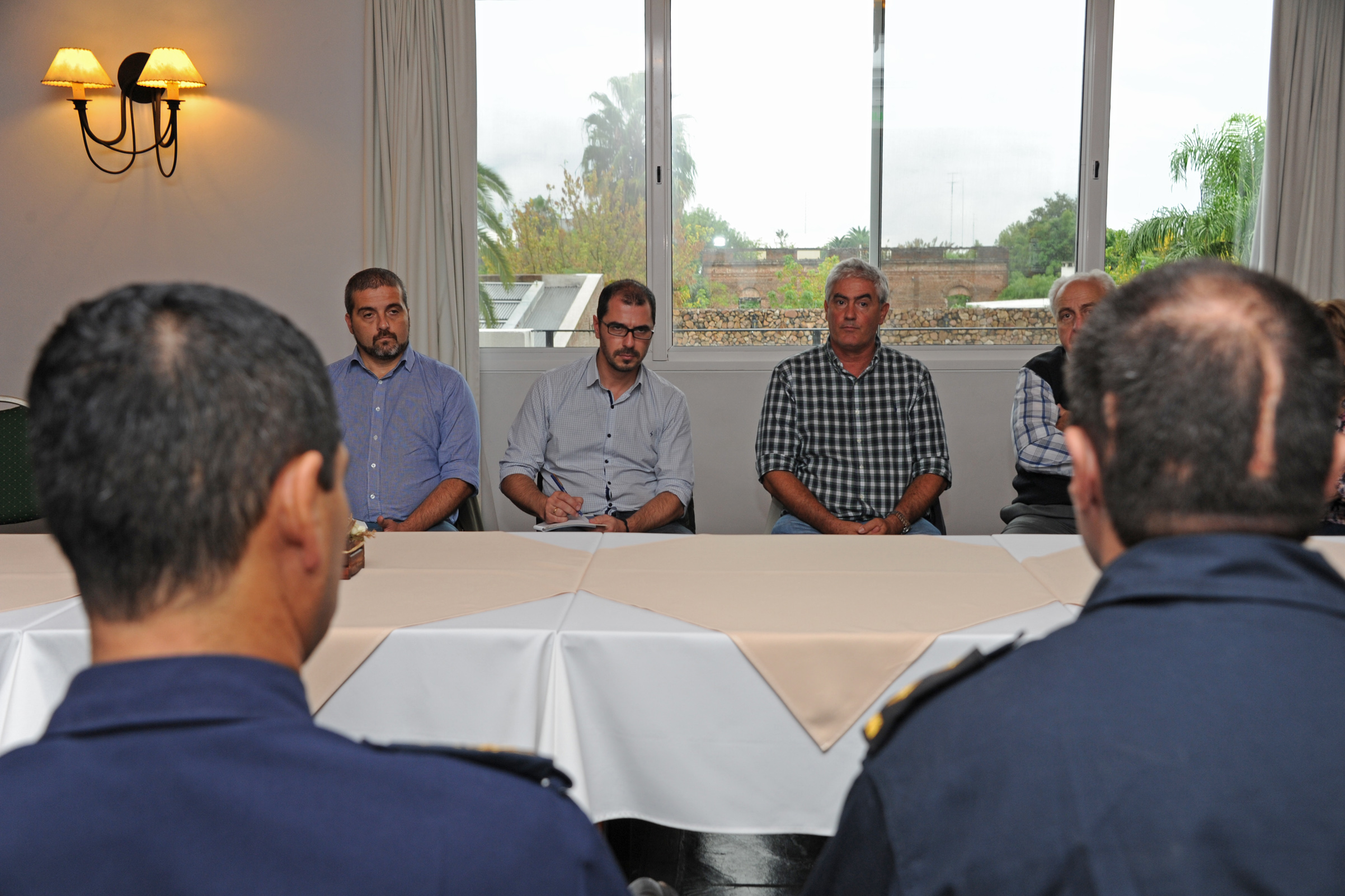 Ministros y autoridaes del SINAE en reunión en la ciudad de Dolores