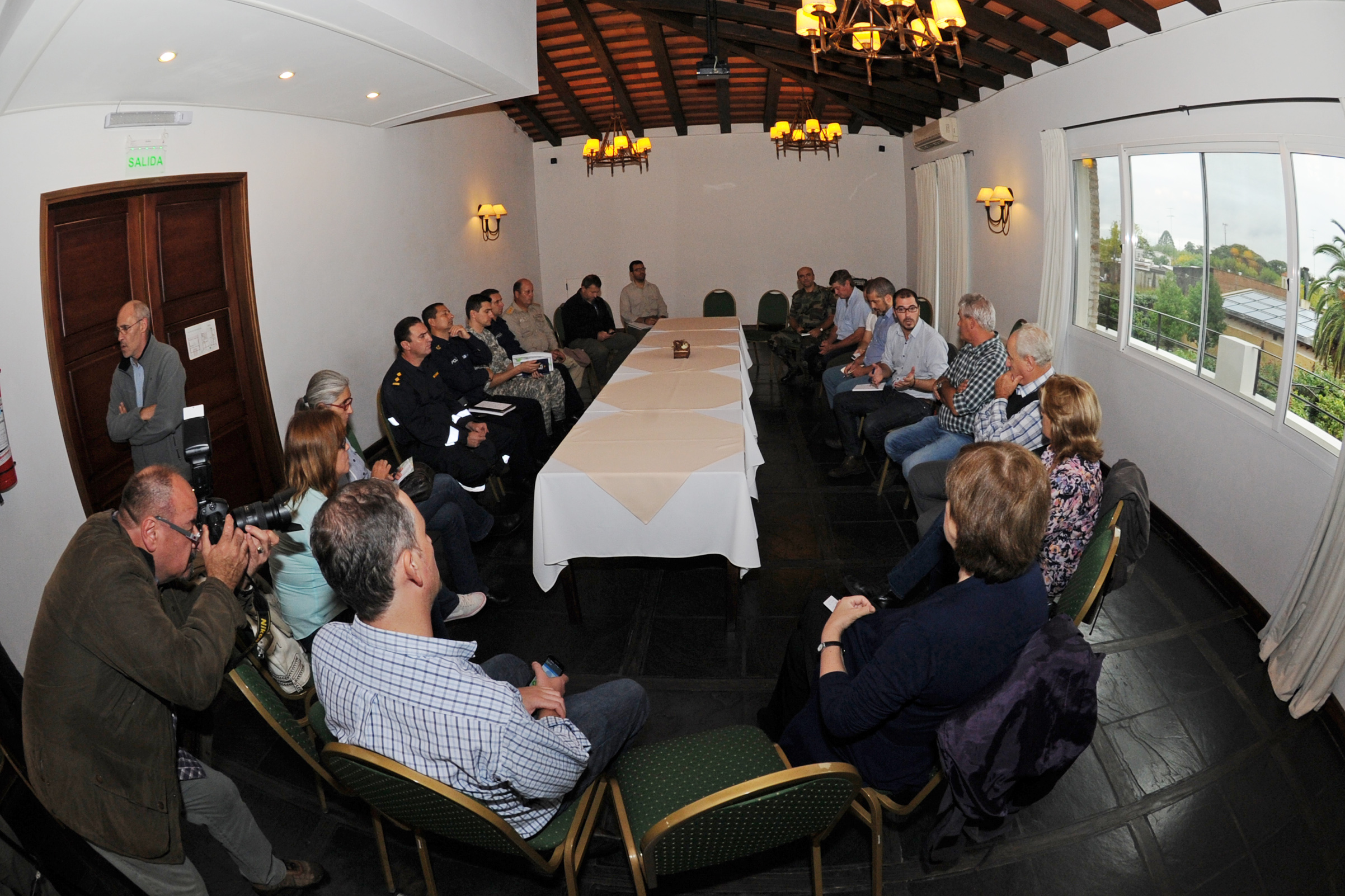 Ministros y autoridaes del SINAE en reunión en la ciudad de Dolores