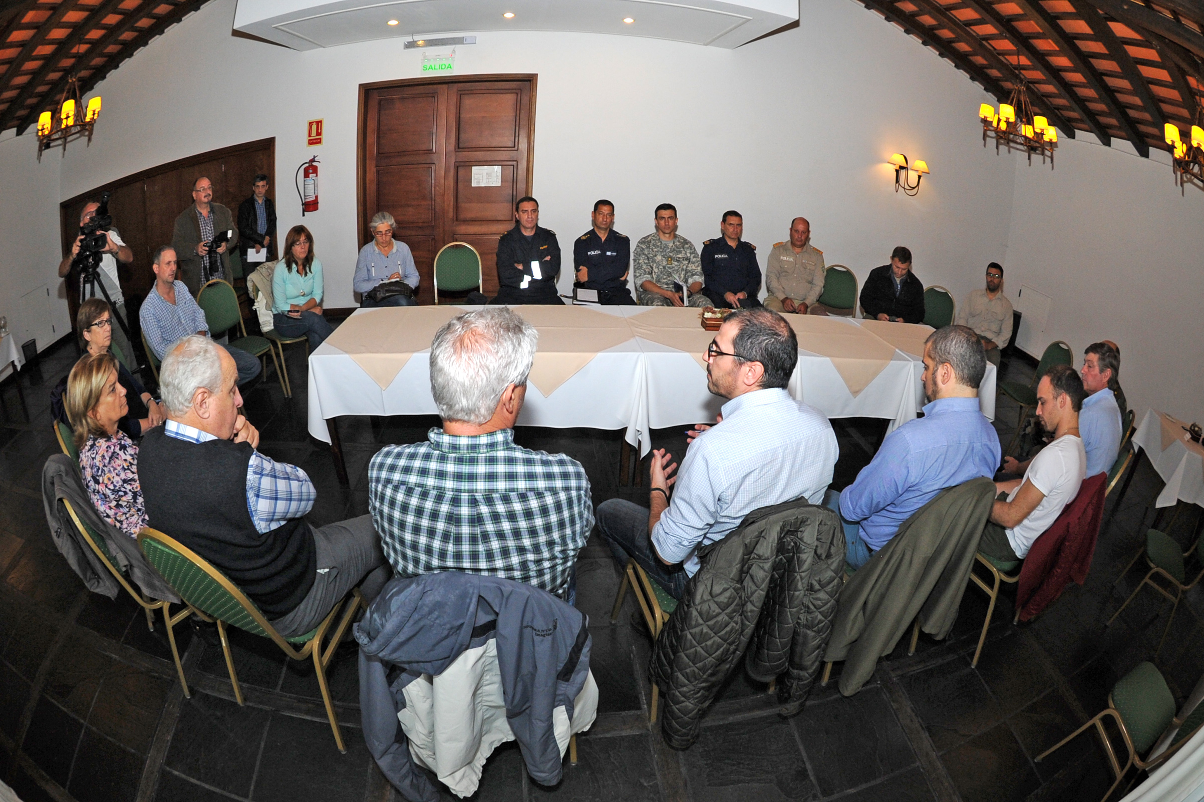 Ministros y autoridaes del SINAE en reunión en la ciudad de Dolores