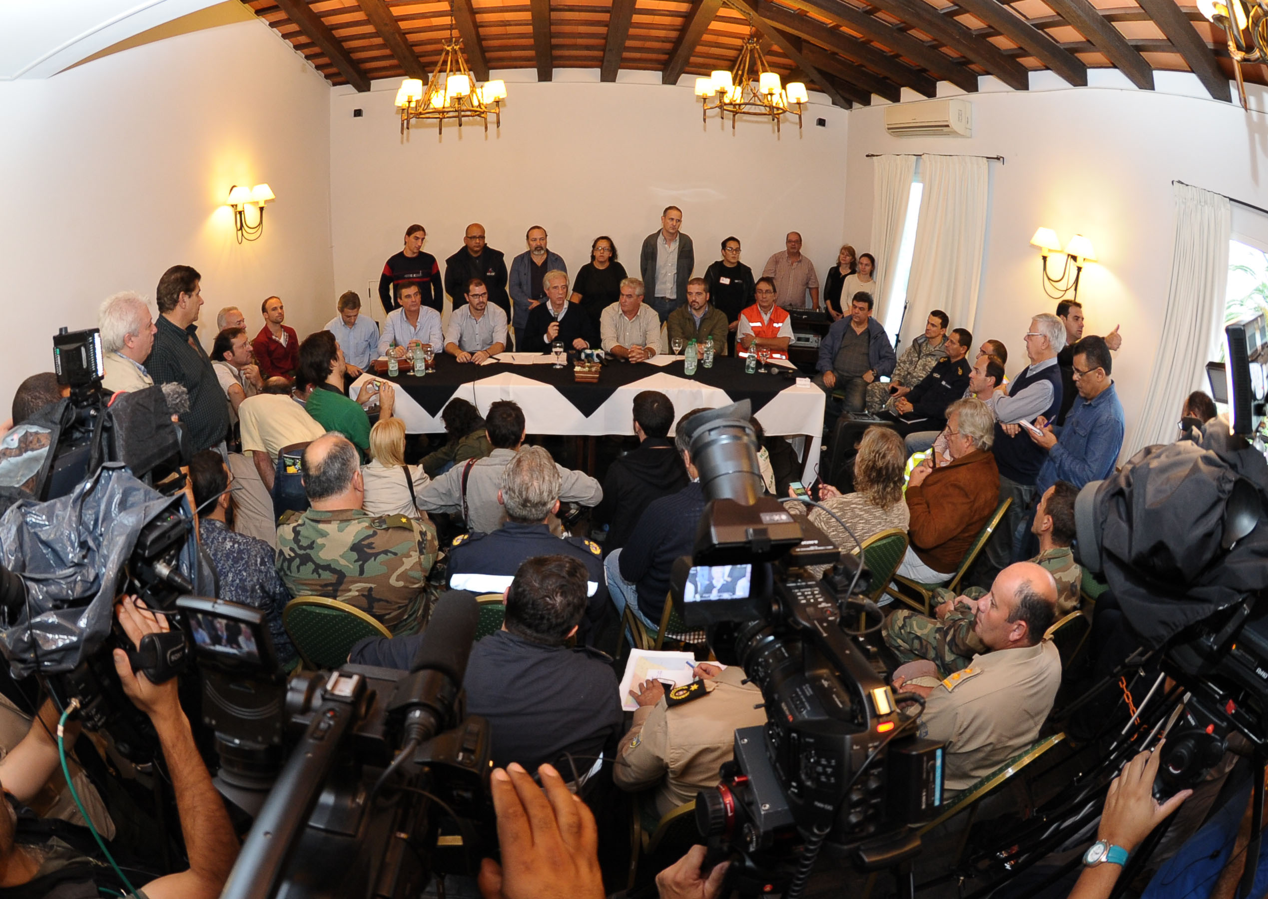 Conferencia de prensa encabezada por Tabaré Vázquez