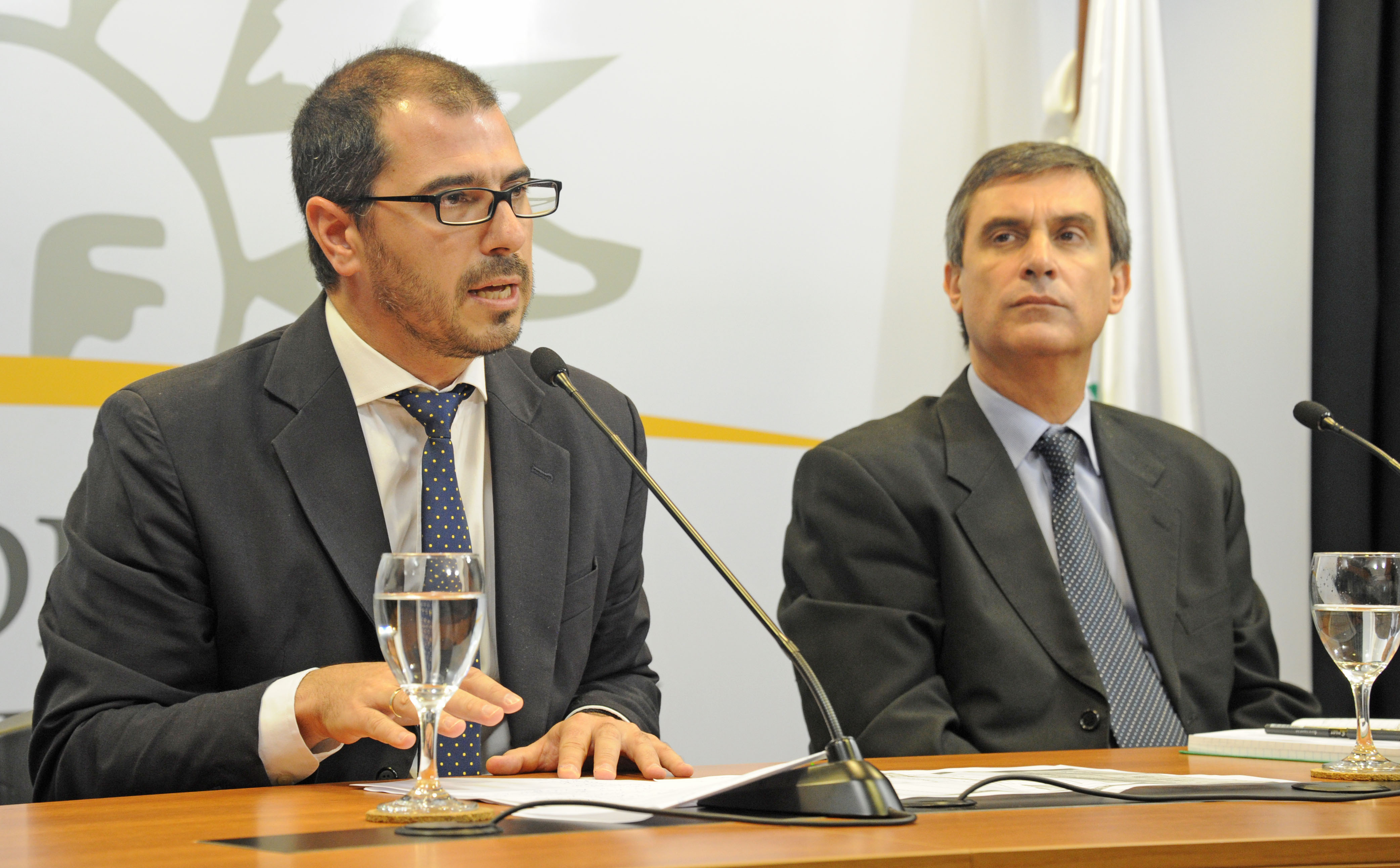 Prosecretario de la presidencia, Juan Andrés Roballo y el Director de la Oficina de Planeamiento y Presupuesto, Álvaro García
