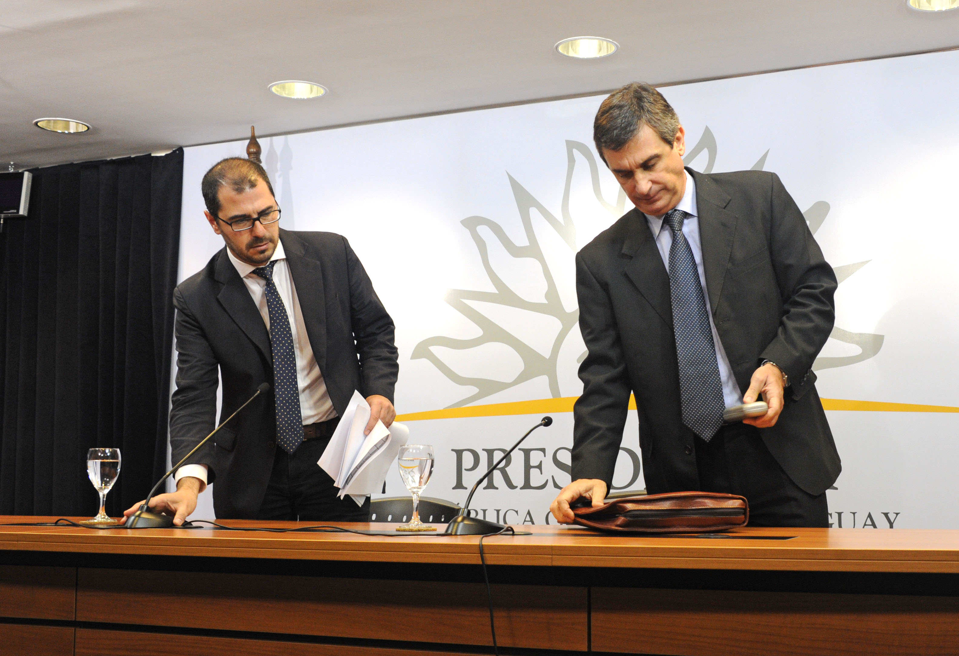 Juan Andrés Roballo y Álvaro García finalizando la conferencia
