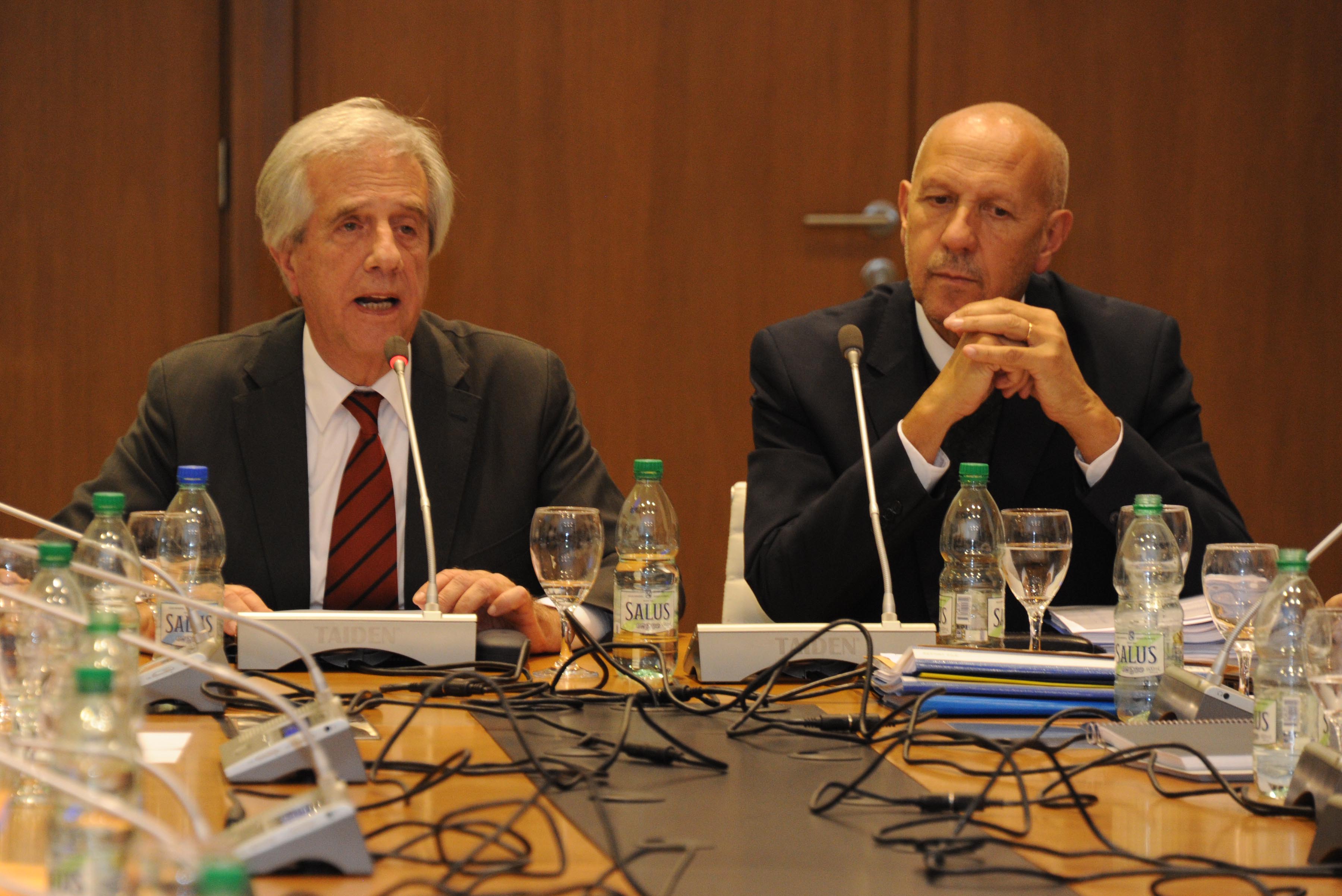 El Presidente de la República, Tabaré Vázquez junto al secretario de la Presidencia, Miguel Angel Toma