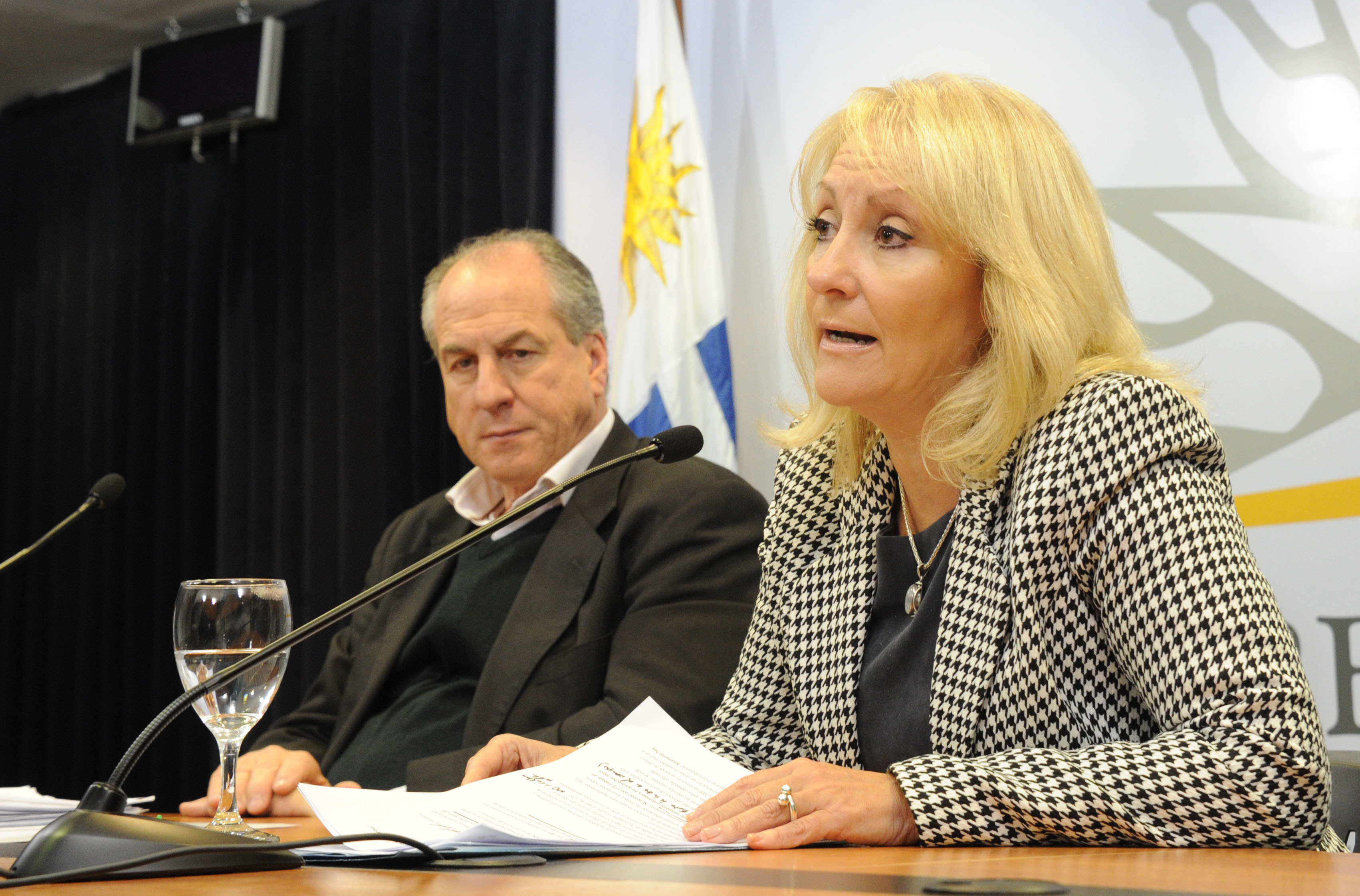 Murro y Cosse en conferencia de prensa