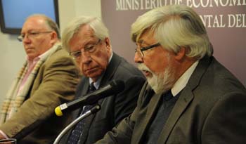 Danilo Astori, junto a Eduardo Bonomi y Daniel Añón.