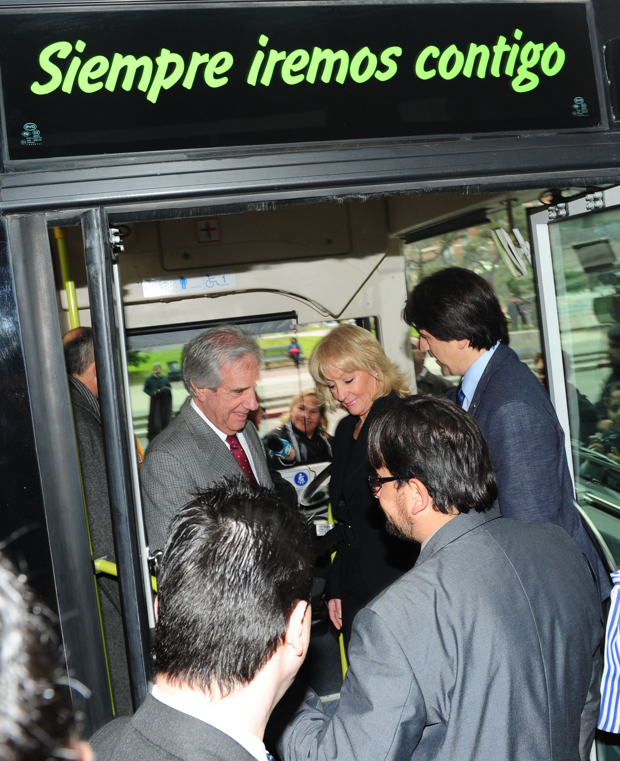 Inauguración del primer ómnibus eléctrico
