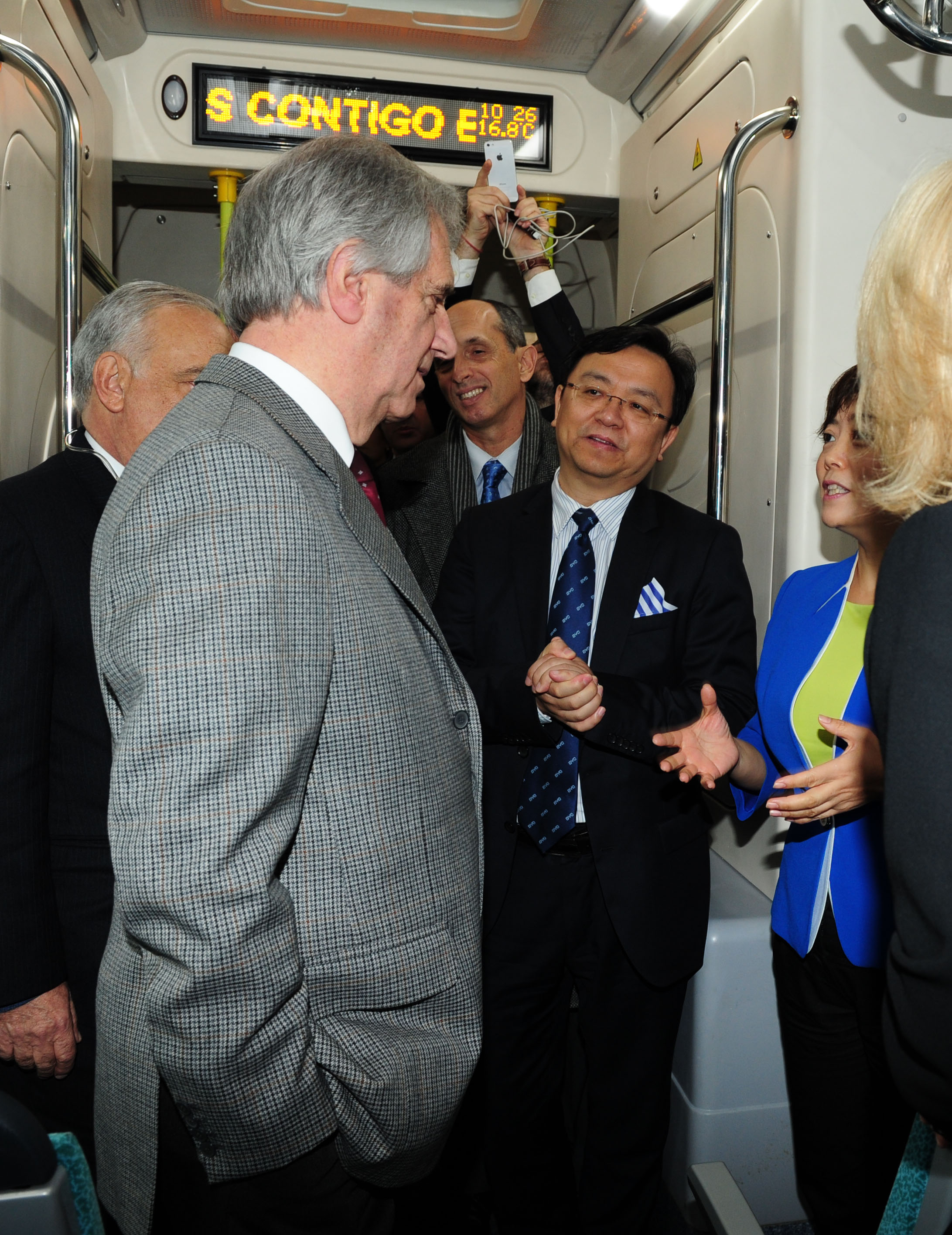Inauguración del primer ómnibus eléctrico
