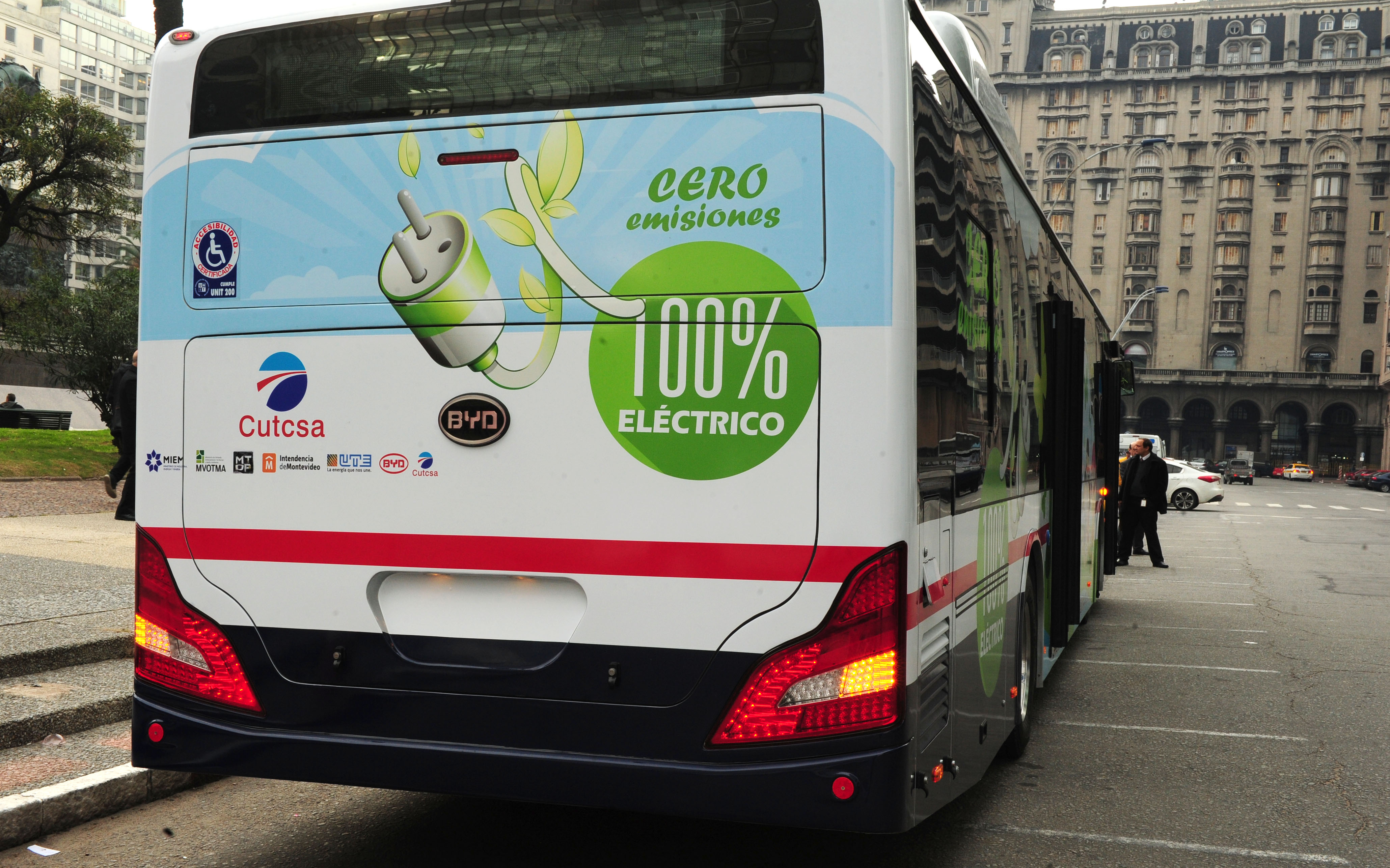 Imágenes del ómnibus eléctrico
