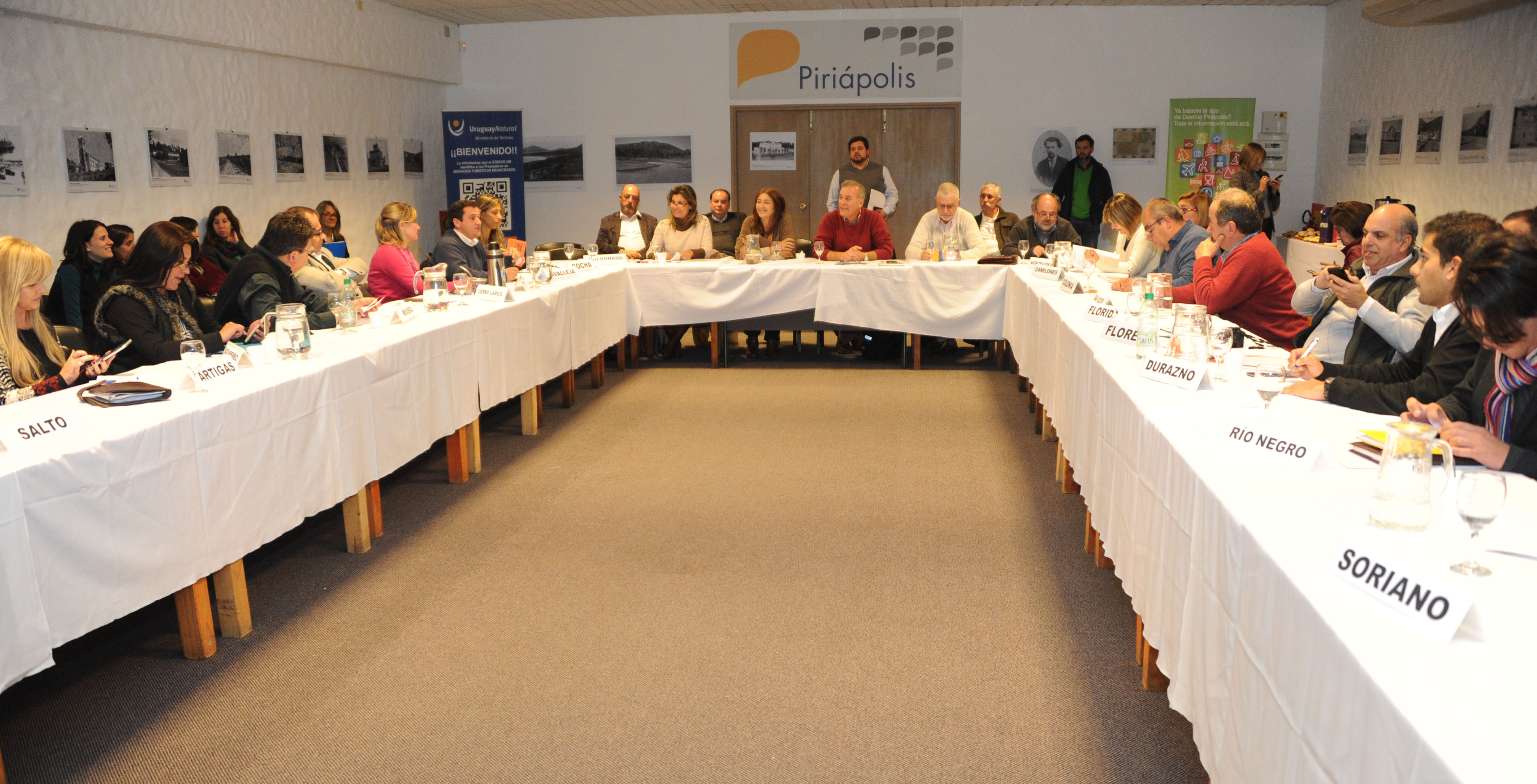 Reunión del ministerio de Turismo y los directores de Turismo departamentales