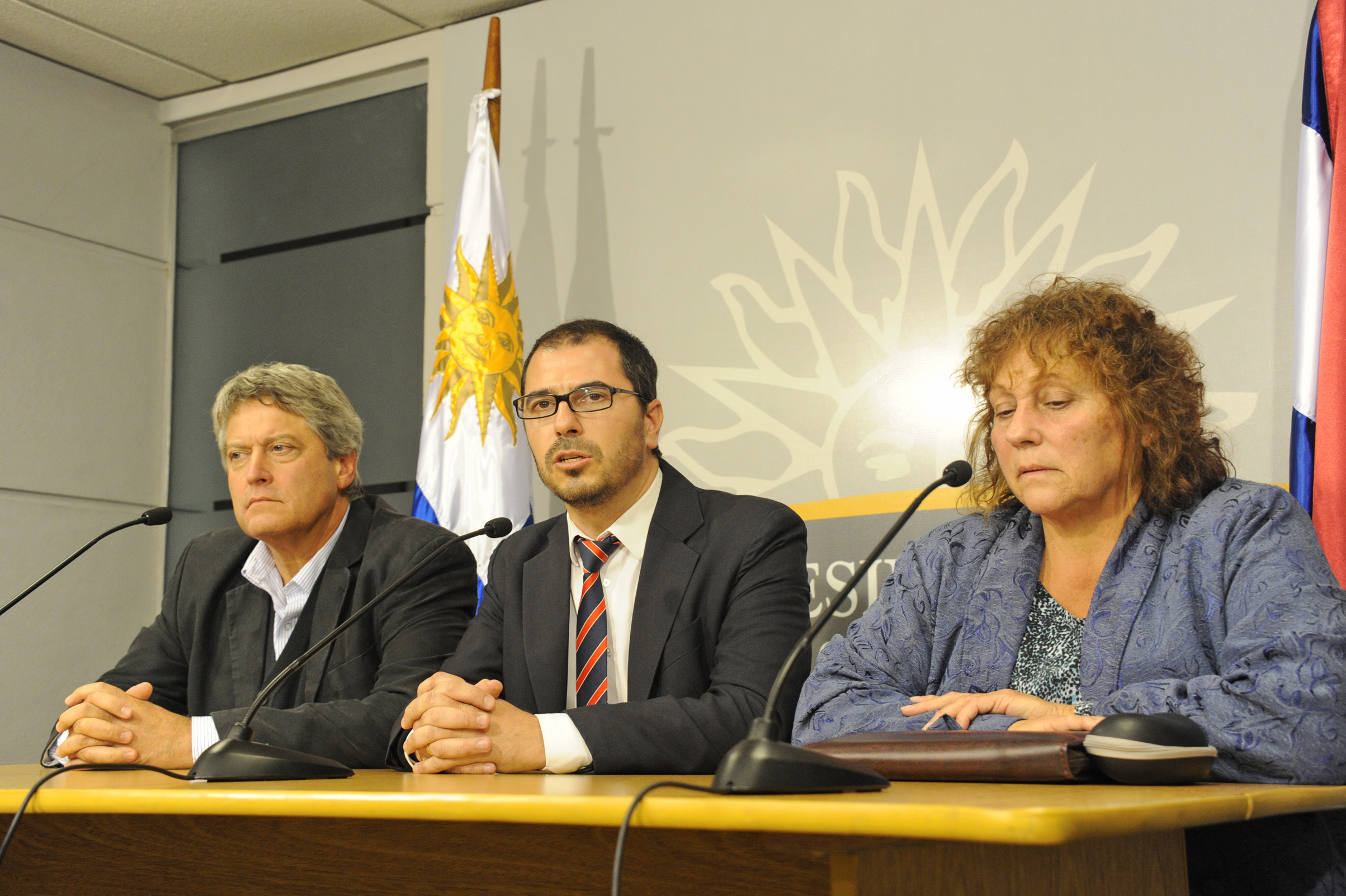 Prosecretario de Presidencia, Juan Andrés Roballo, haciendo uso de la palabra durante la conferencia de prensa