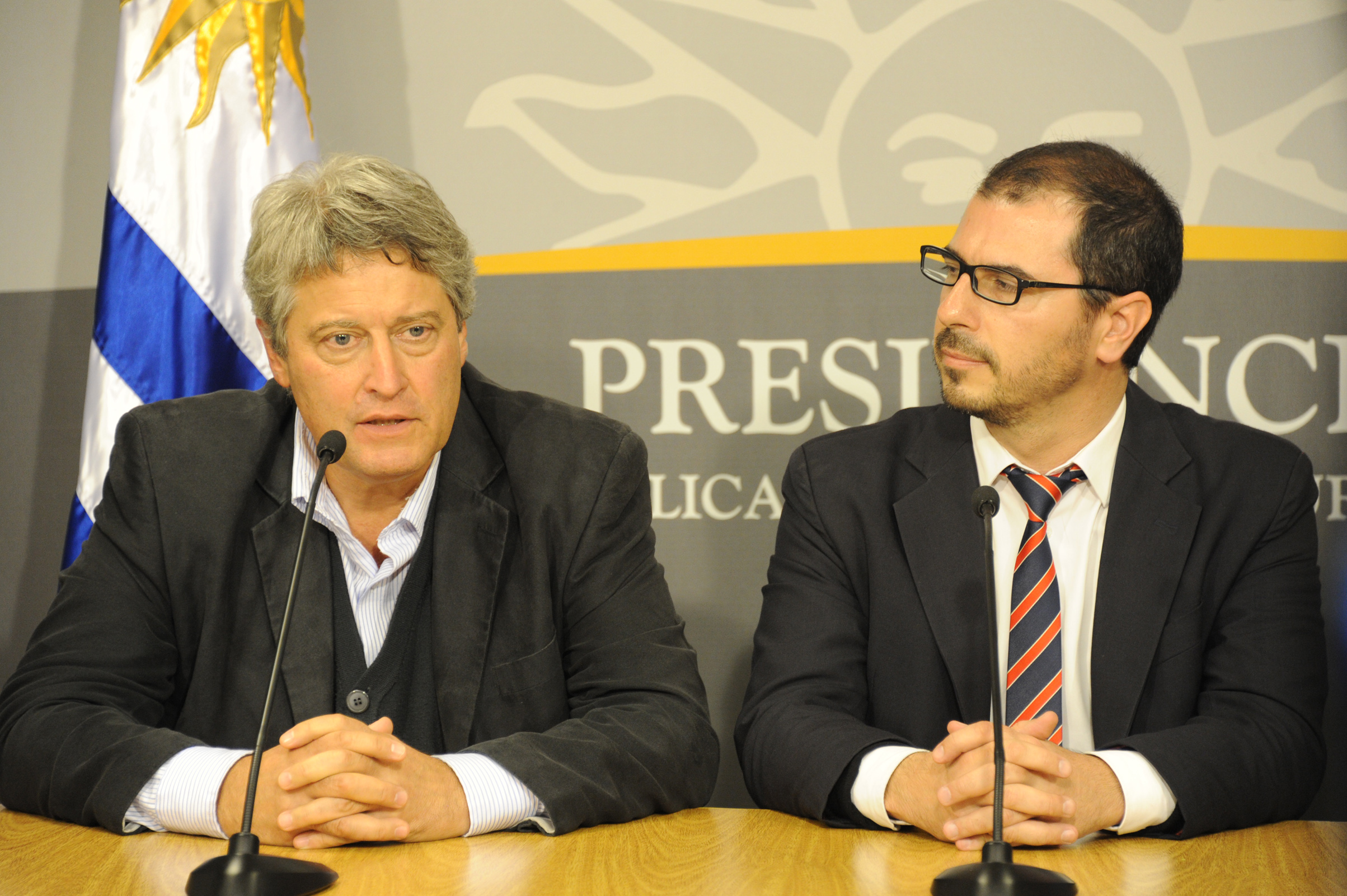 Rafael Michelini, dirigiéndose a los presentes