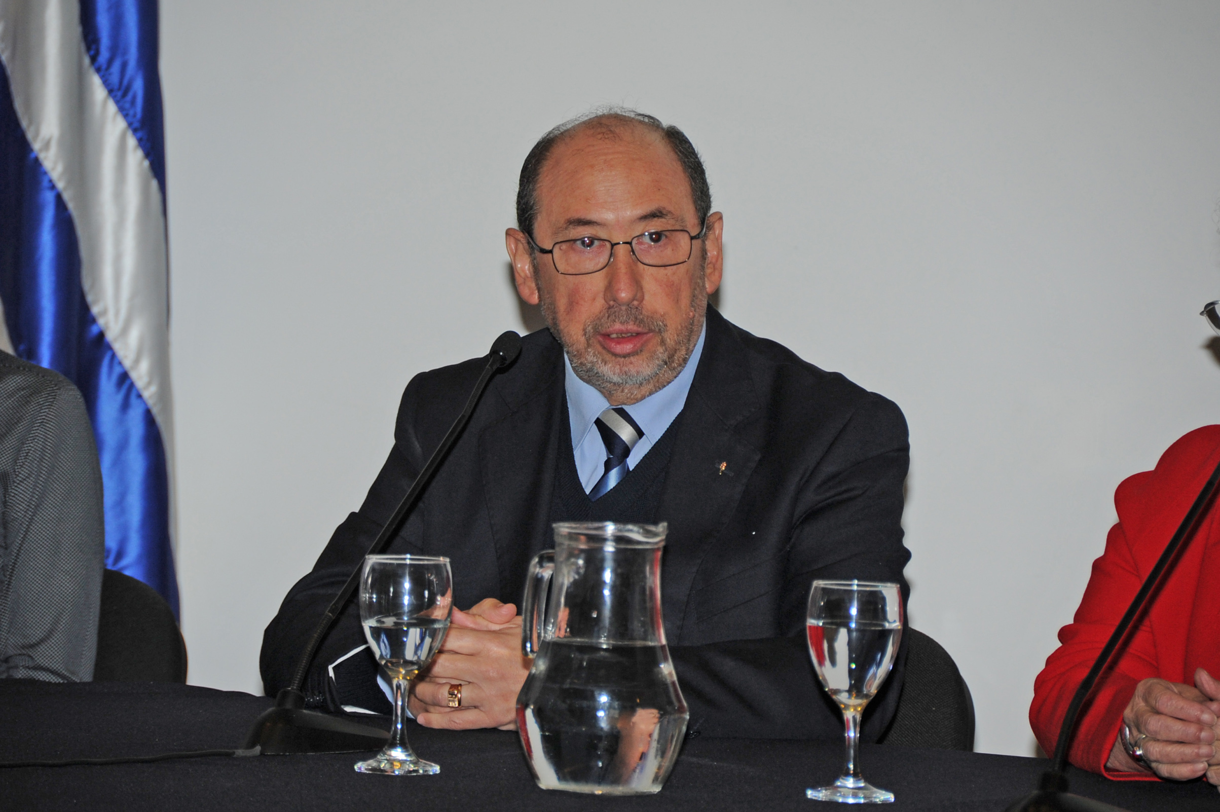Alfredo Etchandy, dirigiéndose a los presentes