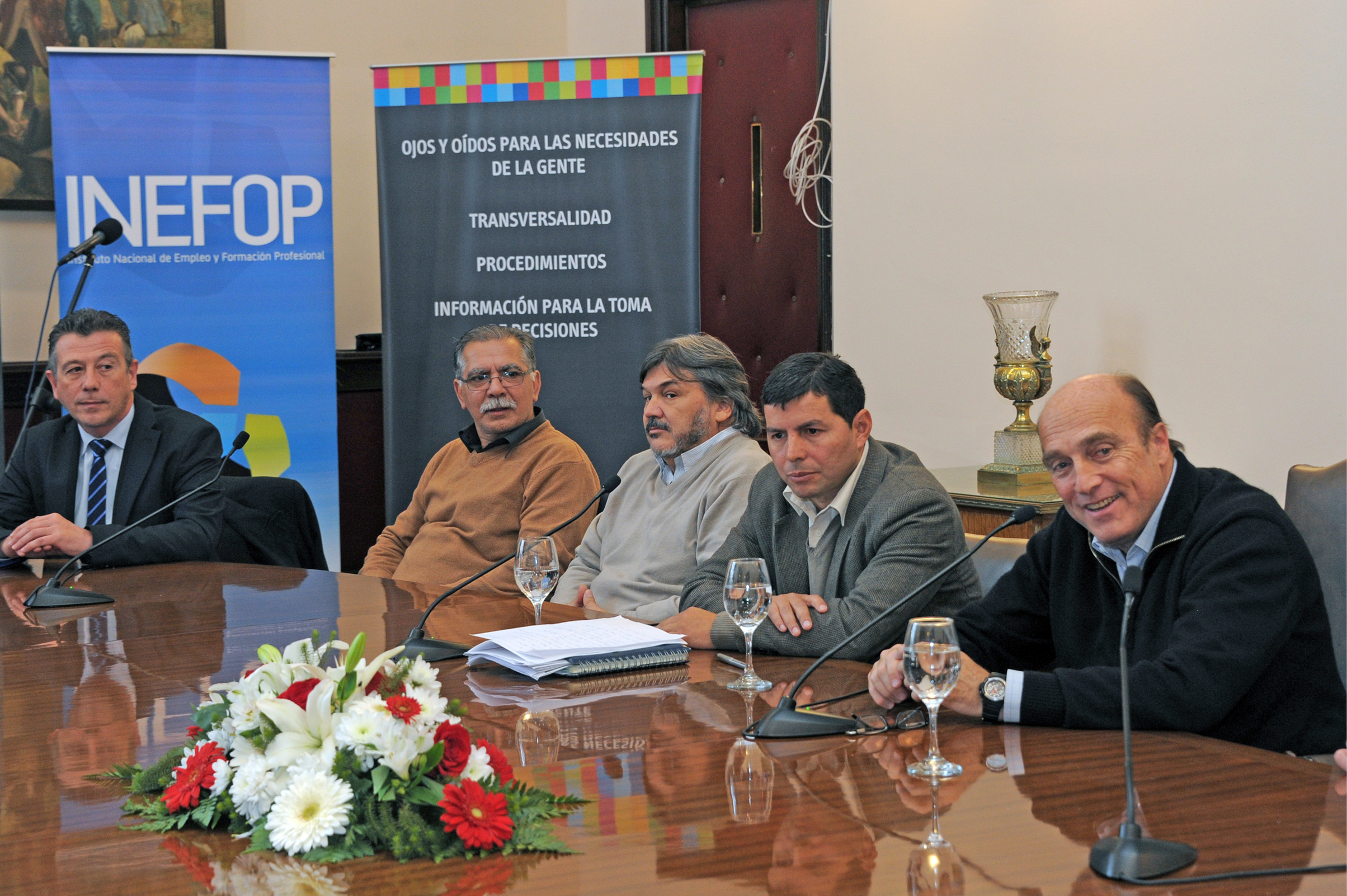 Intendente de Montevideo, Daniel Martínez, dirigiéndose a los presentes