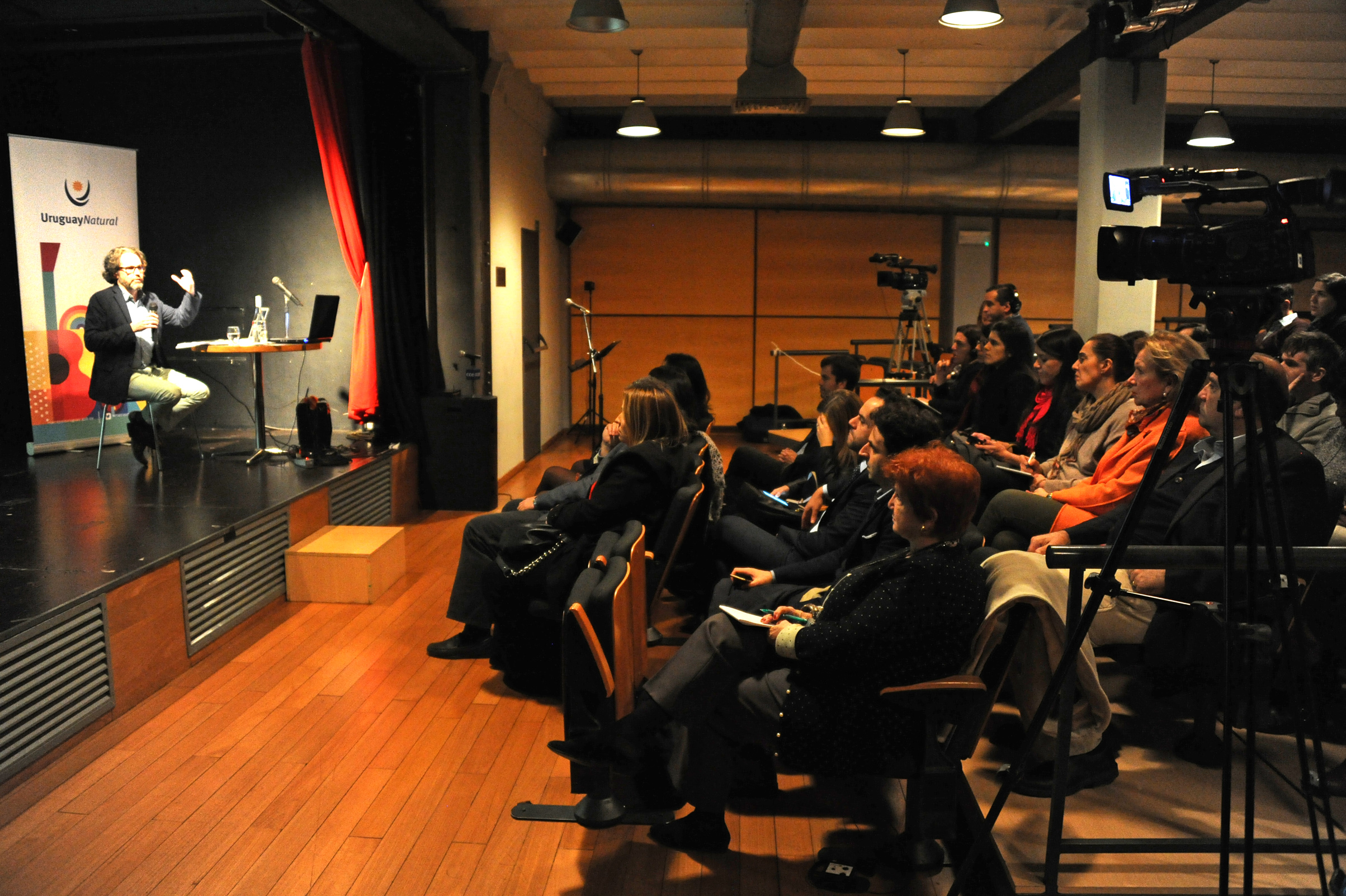 Conferencia dictada por Jeremy Hildreth, especialista inglés en Nation Branding