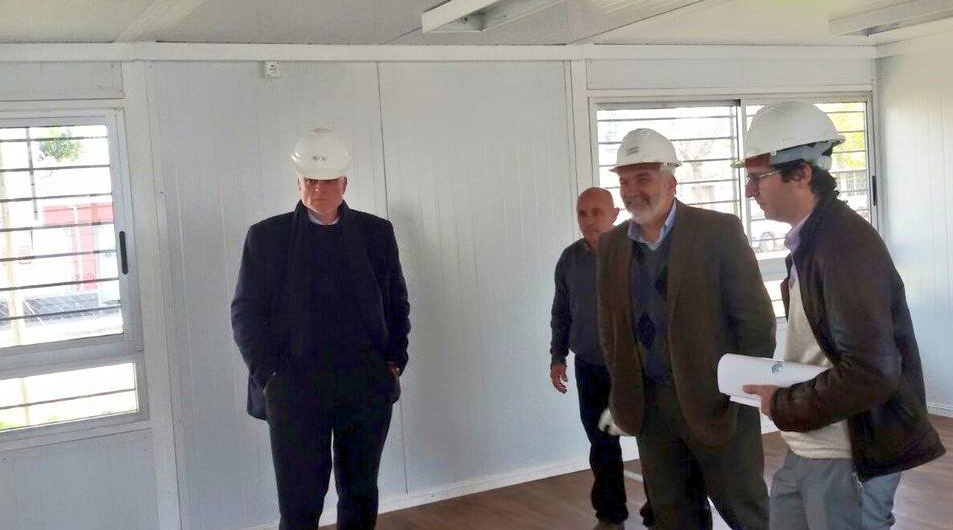 El presidente del CODICEN, Wilson Netto, acompañado de los arquitectos responsables de la obra