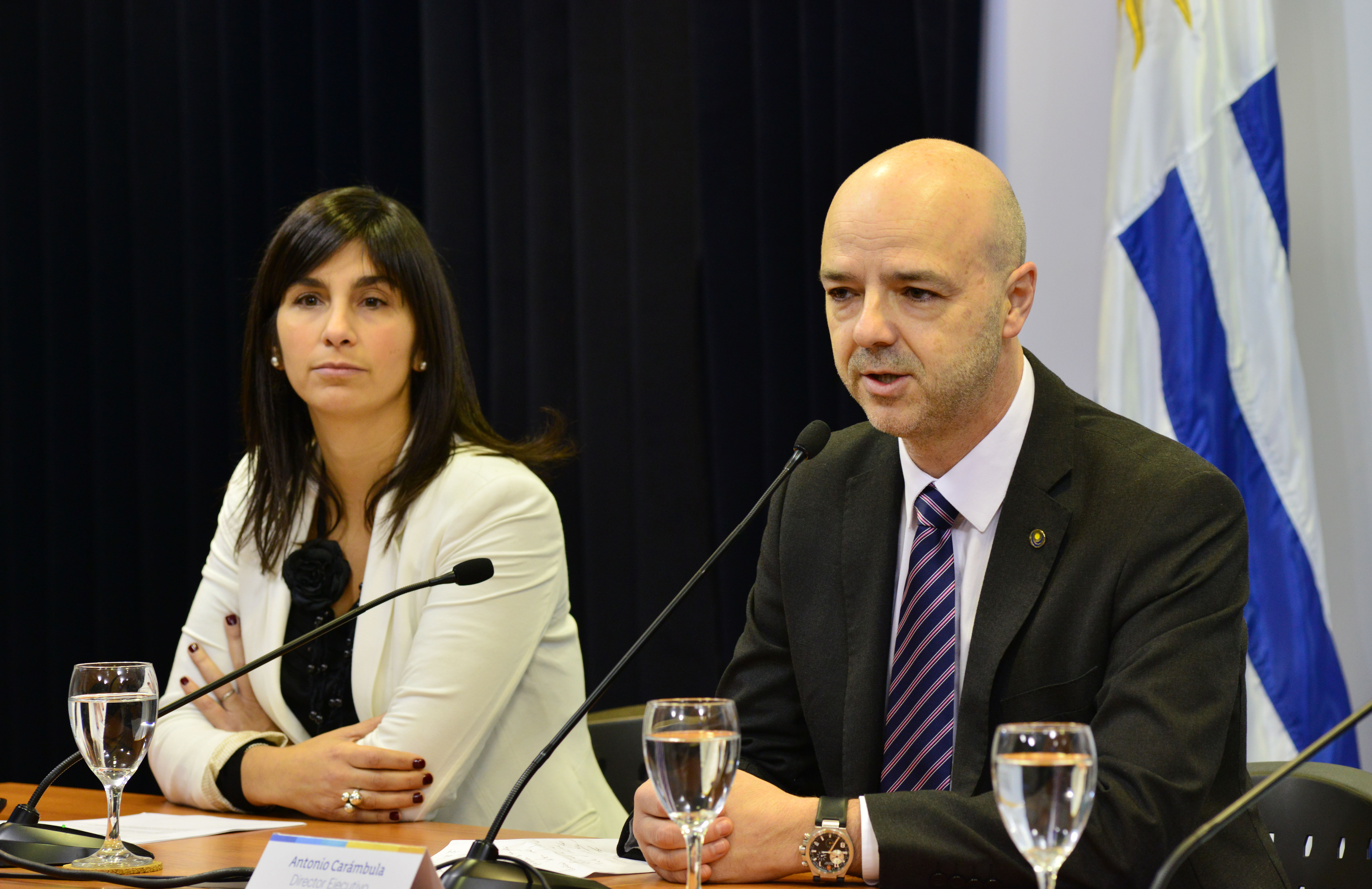 Director de Uruguay XXI, Antonio Carámbula junto a la gerenta de inteligencia competitiva de Uruguay XXI, Mariana Ferreira