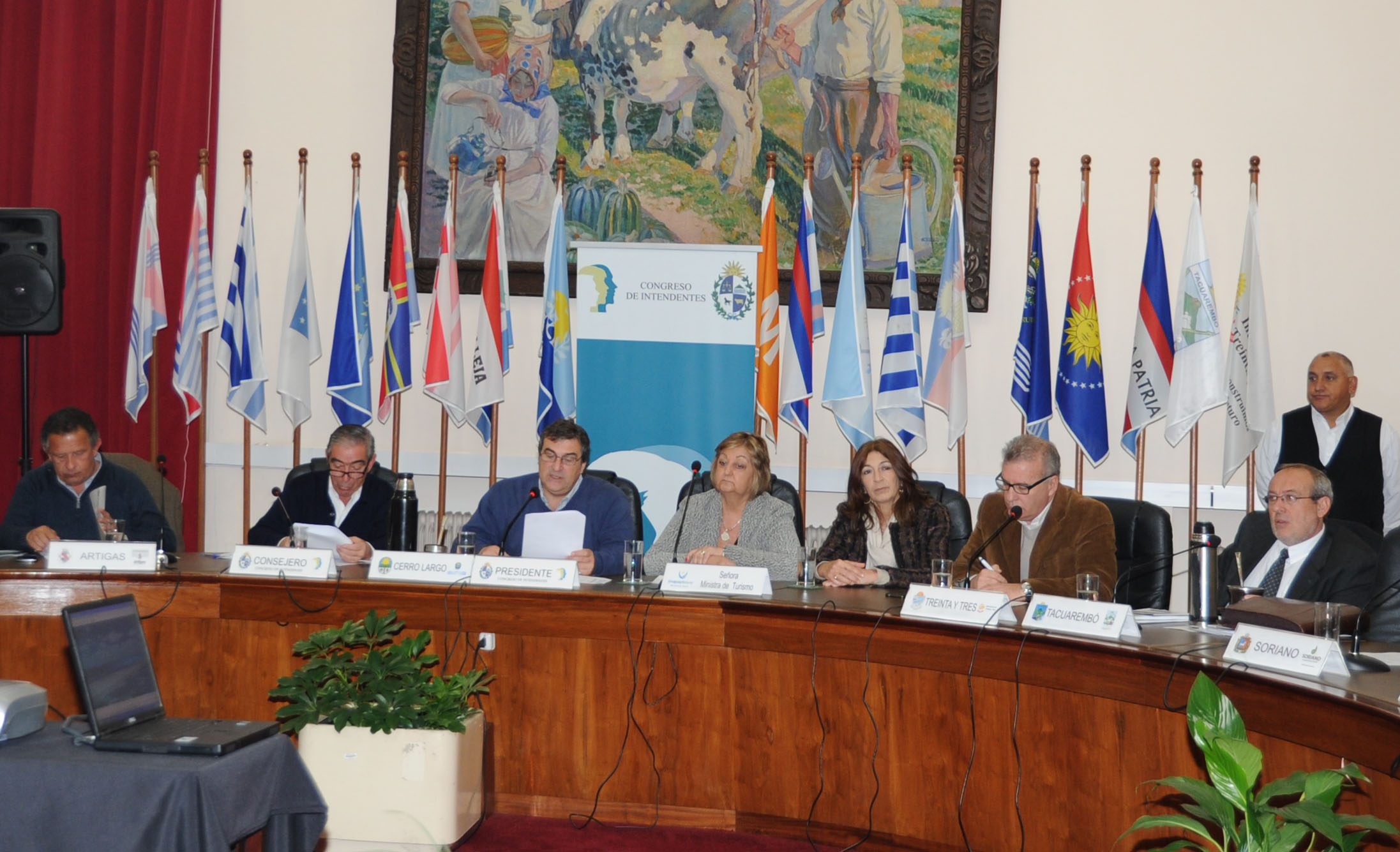 Reunión de Kechichian con el Congreso de Intendentes