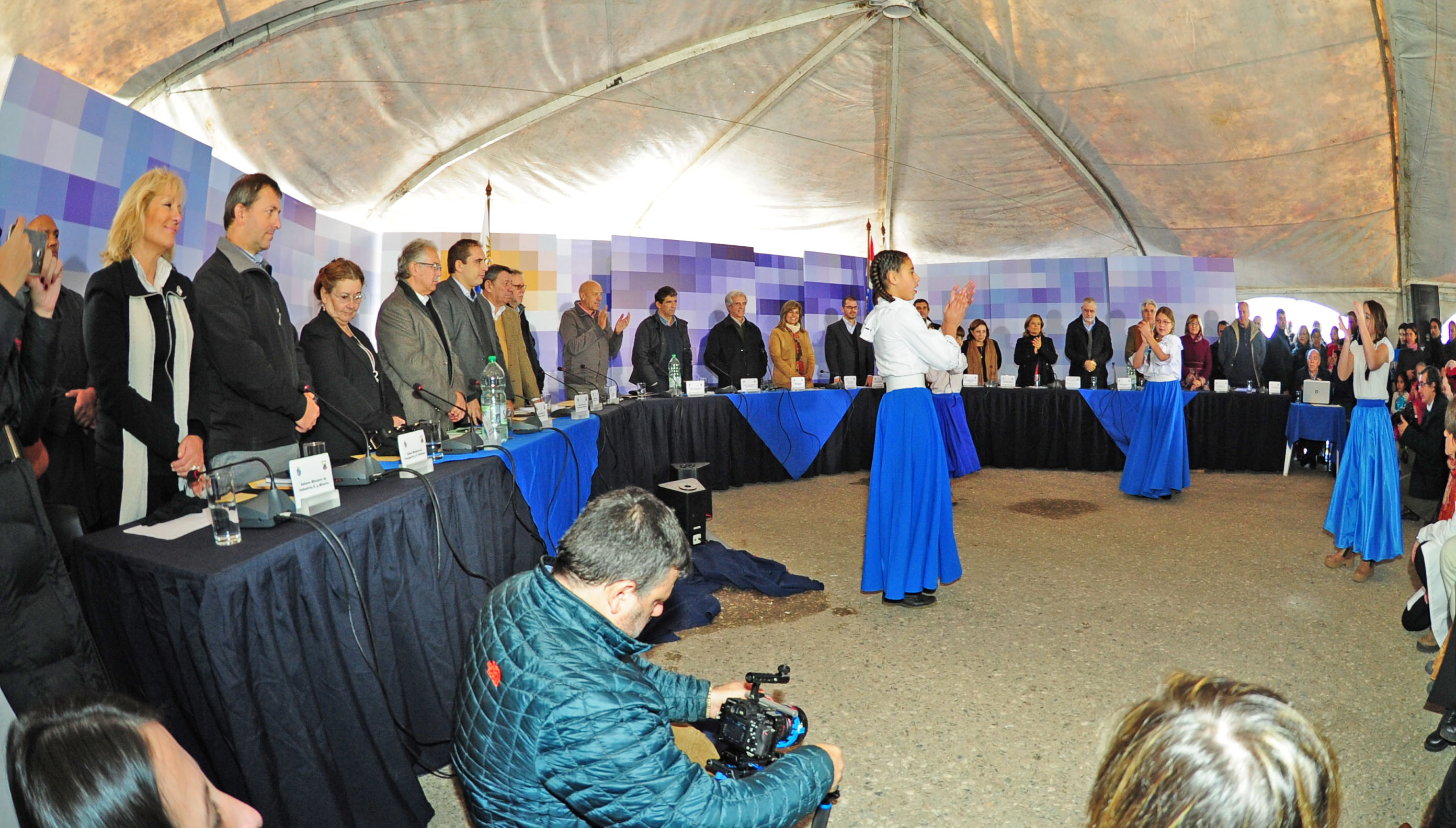 Presentación artística de niños al cierre del Consejo de Ministros Abierto de Batlle y Ordóñez