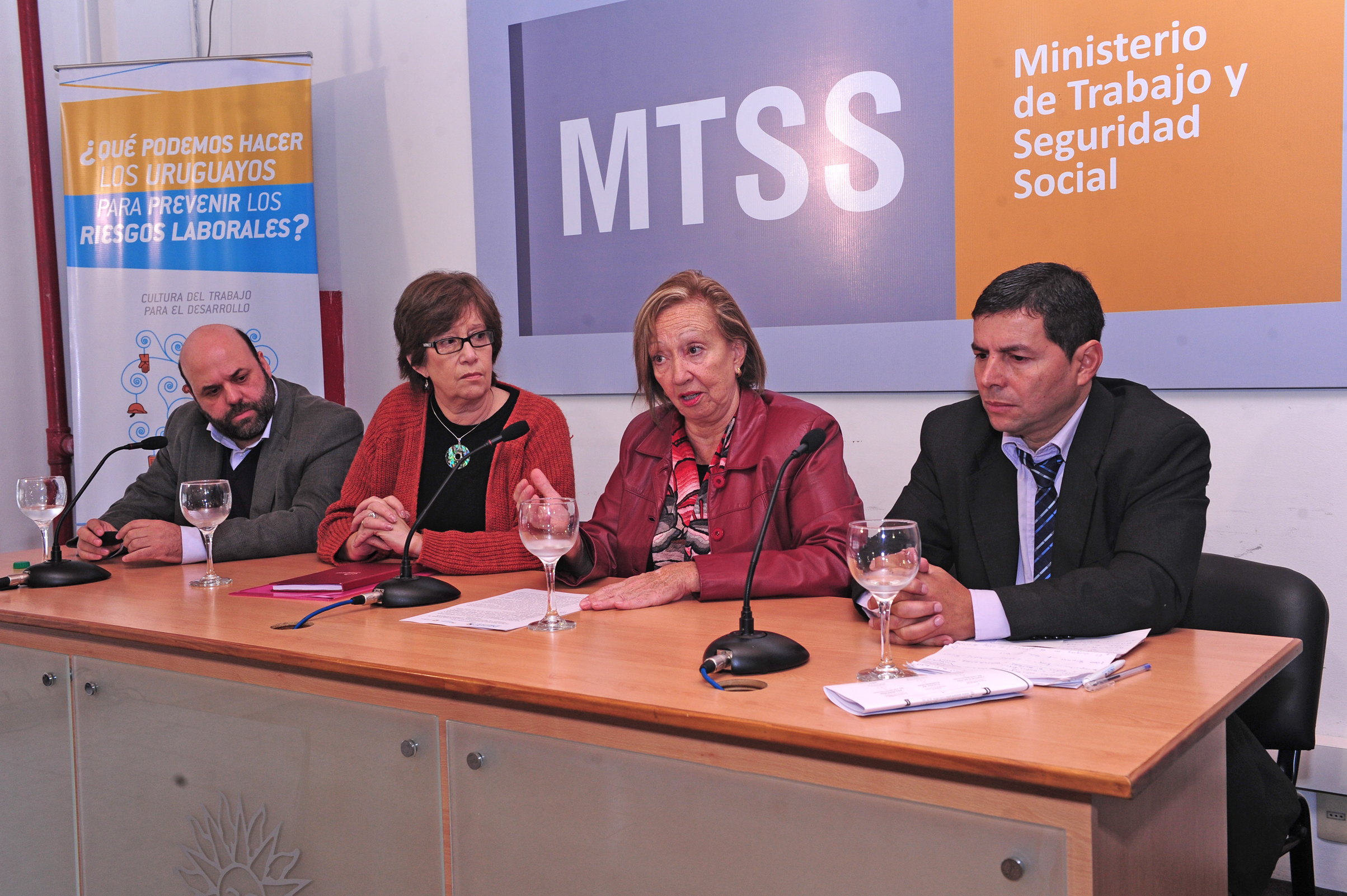 Ministra de Educación y Cultura, María Julia Muñoz, dirigiéndose a los presentes