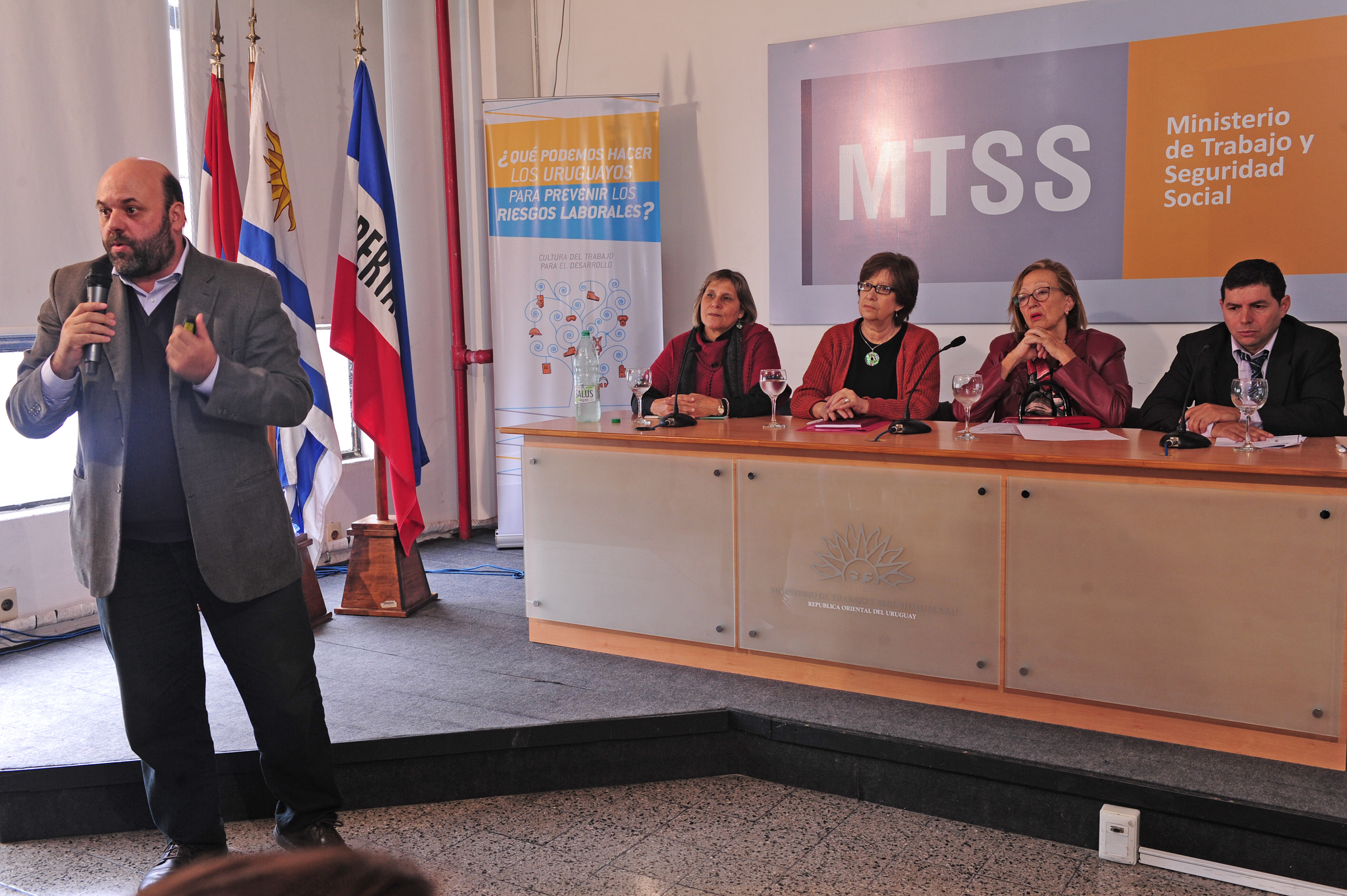 Julio Bango, director del Sistema Nacional Integrado de Cuidados, haciendo uso de la palabra