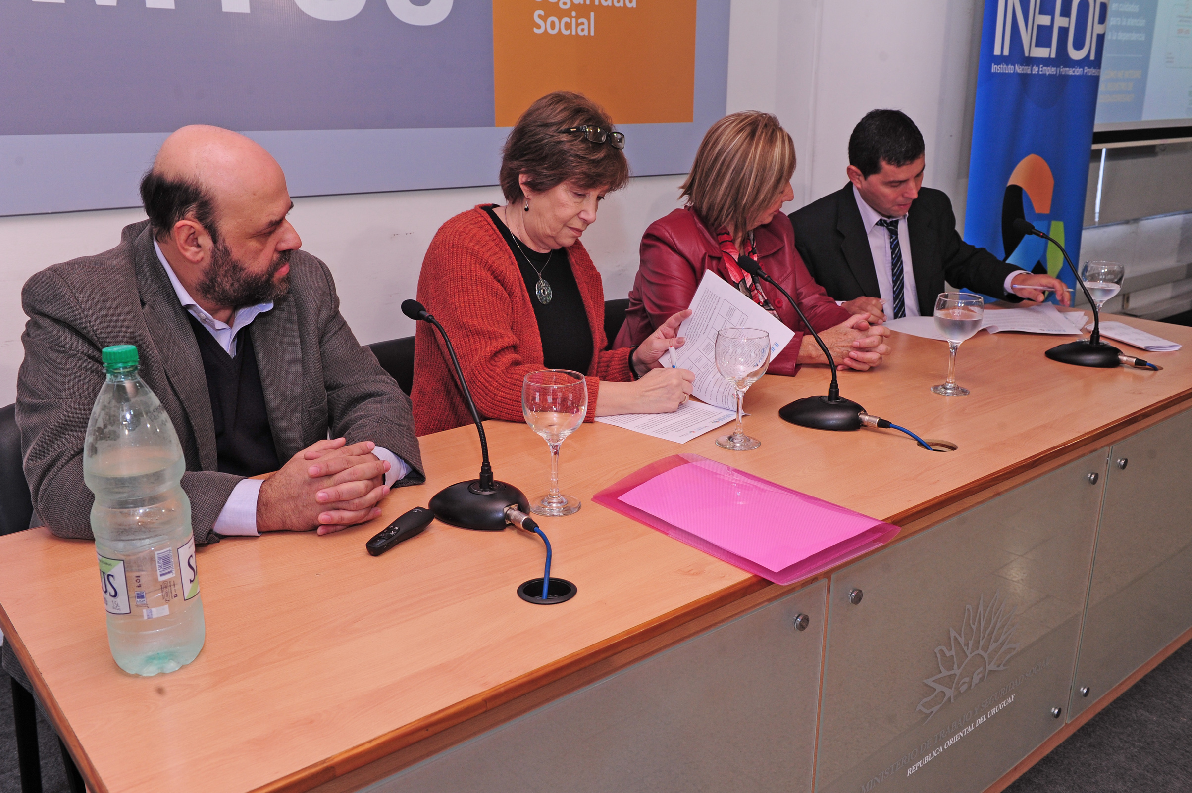 Firma de convenio por Sistema de Cuidados