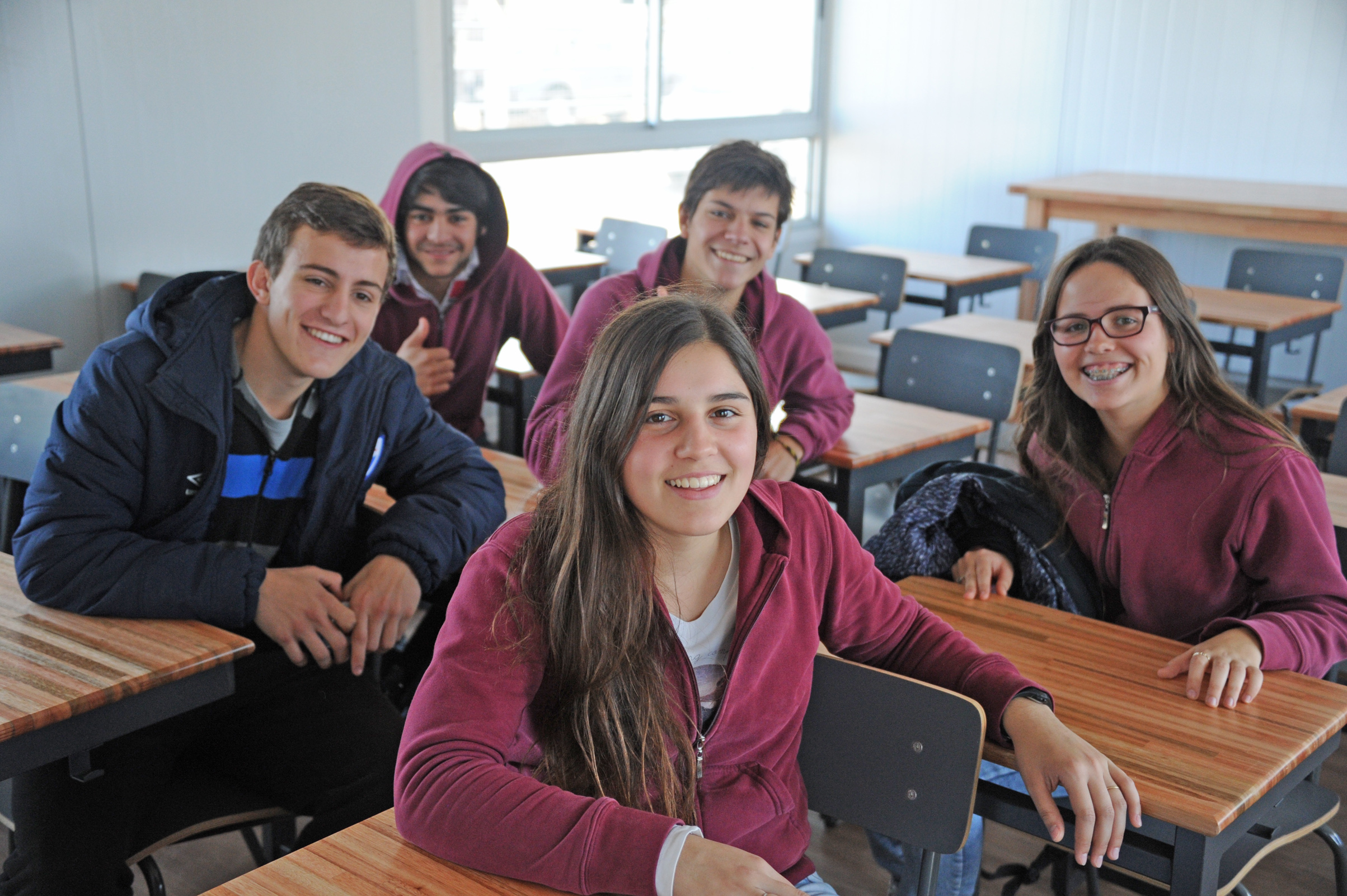 Alumnos dentro de una de las nuevas aulas