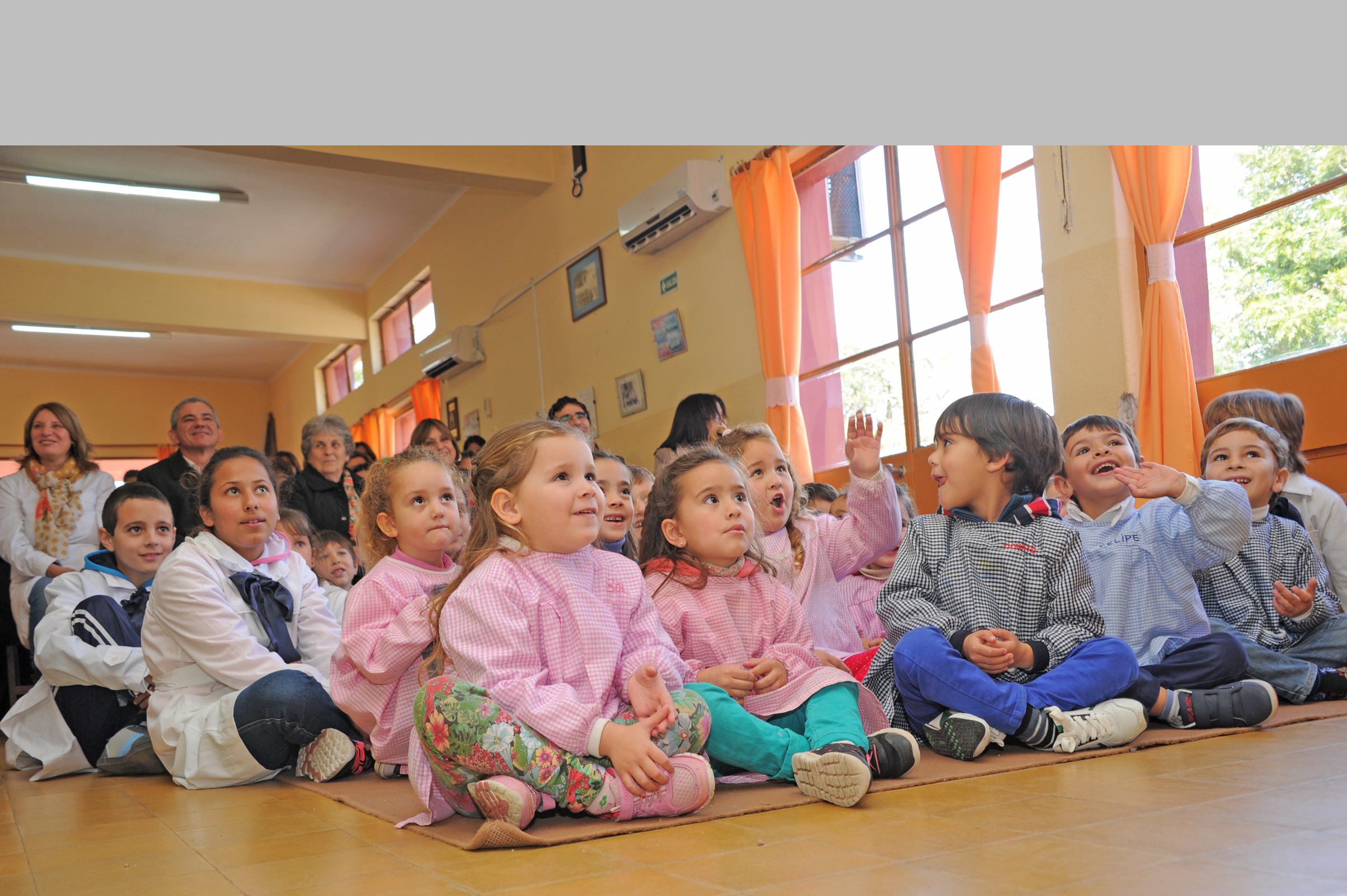 Escolares durante la actividad educativa y recreativa del Programa Salud Bucal