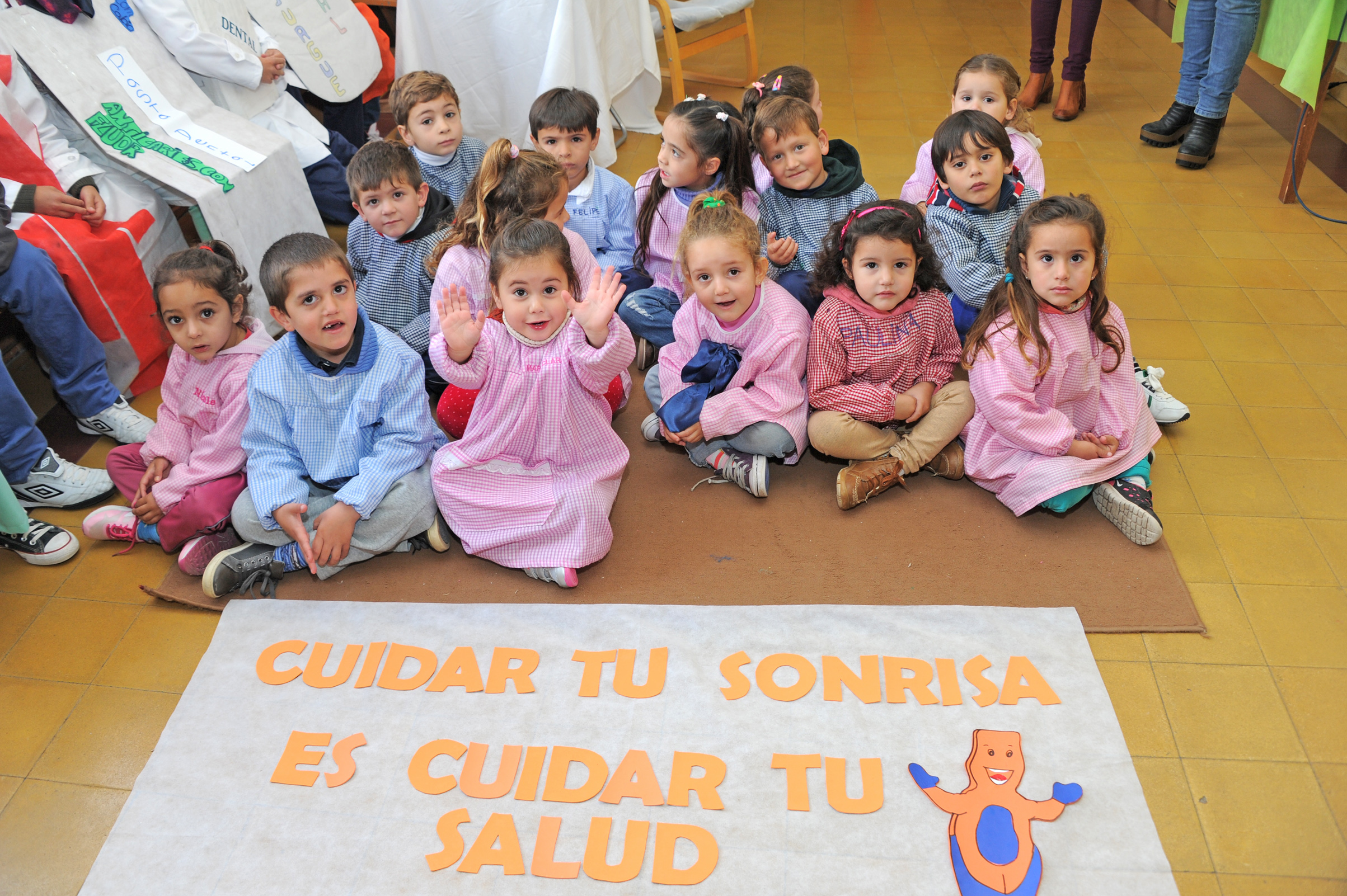 Escolares durante la actividad educativa y recreativa del Programa Salud Bucal