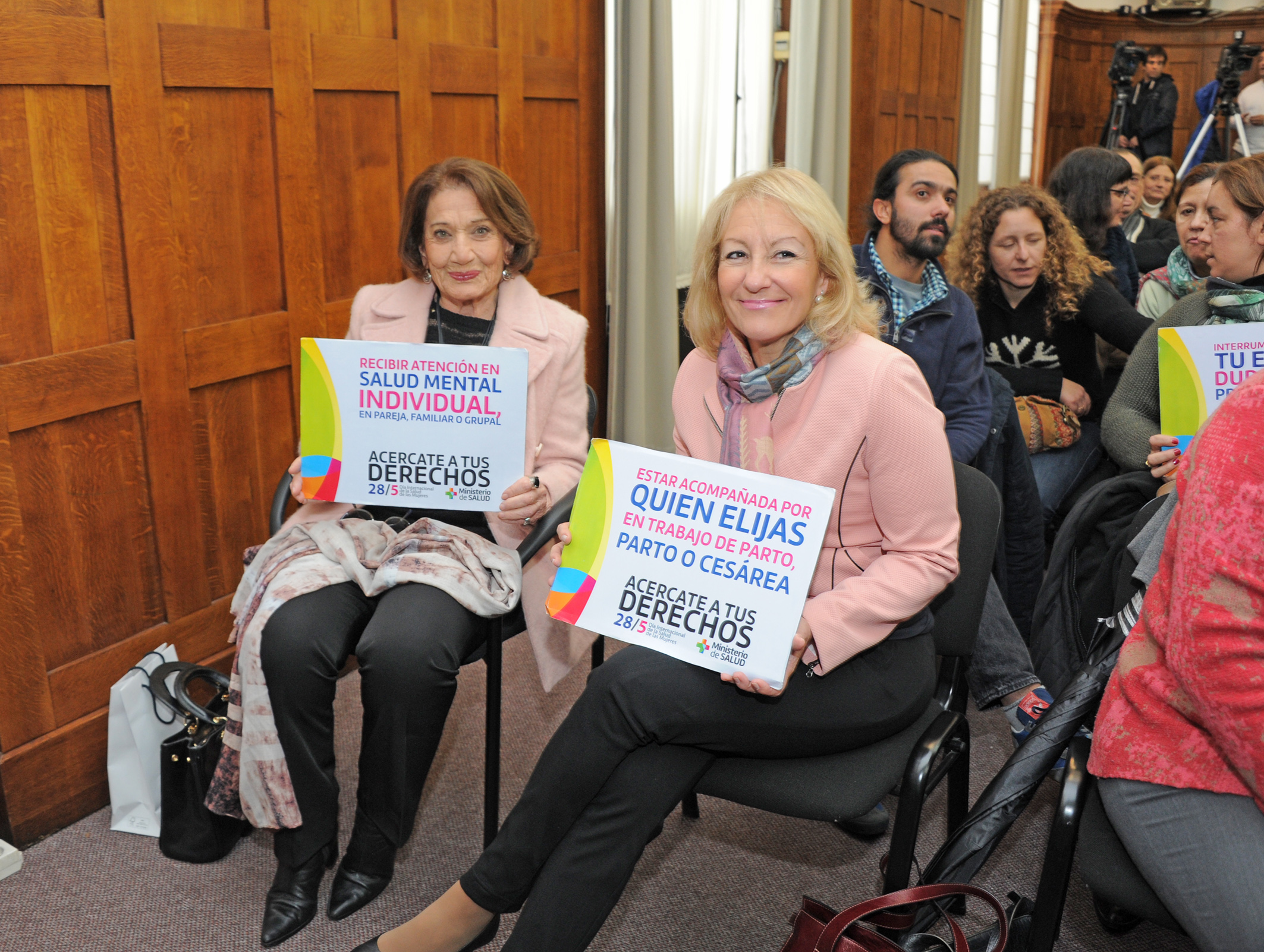 Ministra Carolina Cosse, junto a la actriz Cristina Morán, entre los asistentes al evento