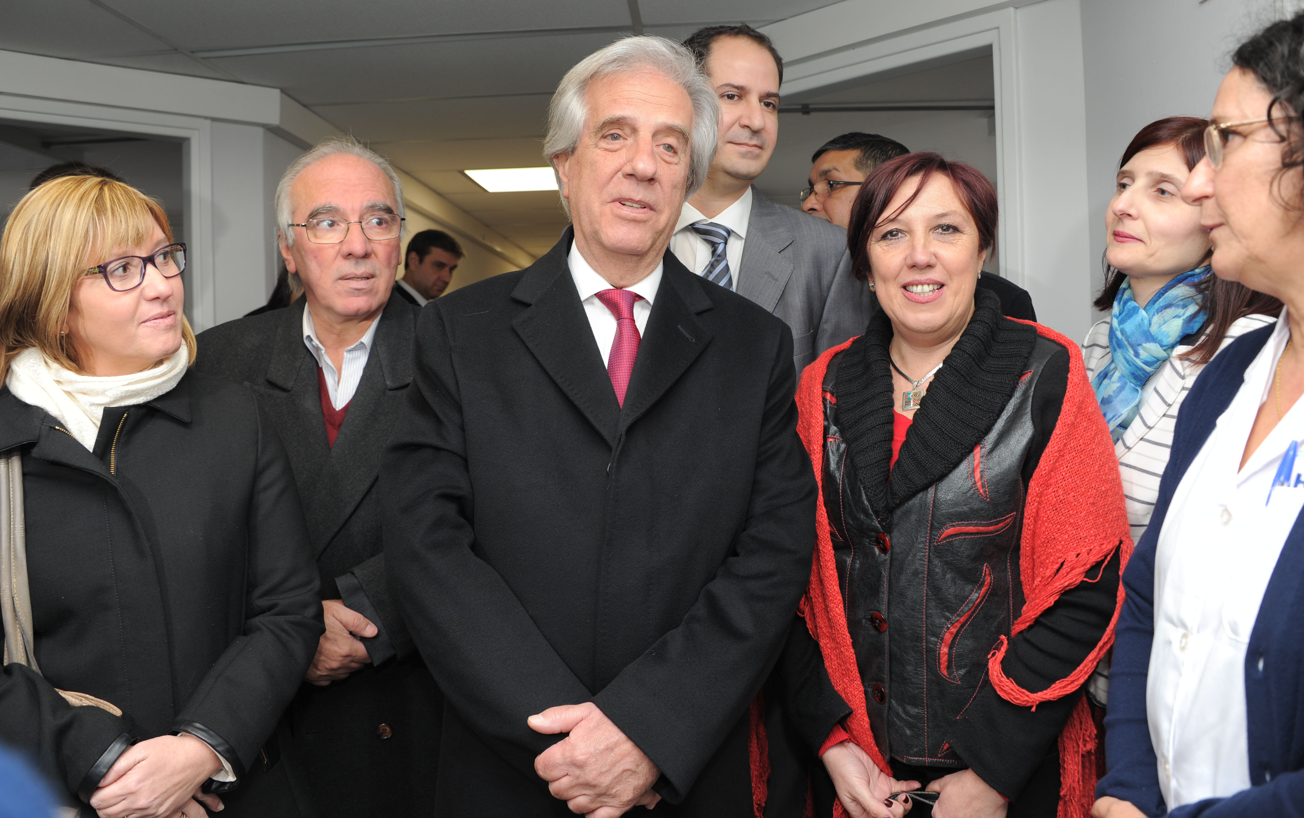 Presidente Vázquez acompañada de la subsecretaria de Salud Pública, Cristina Lustemberg, y la presidenta de ASSE, Susana Muñiz