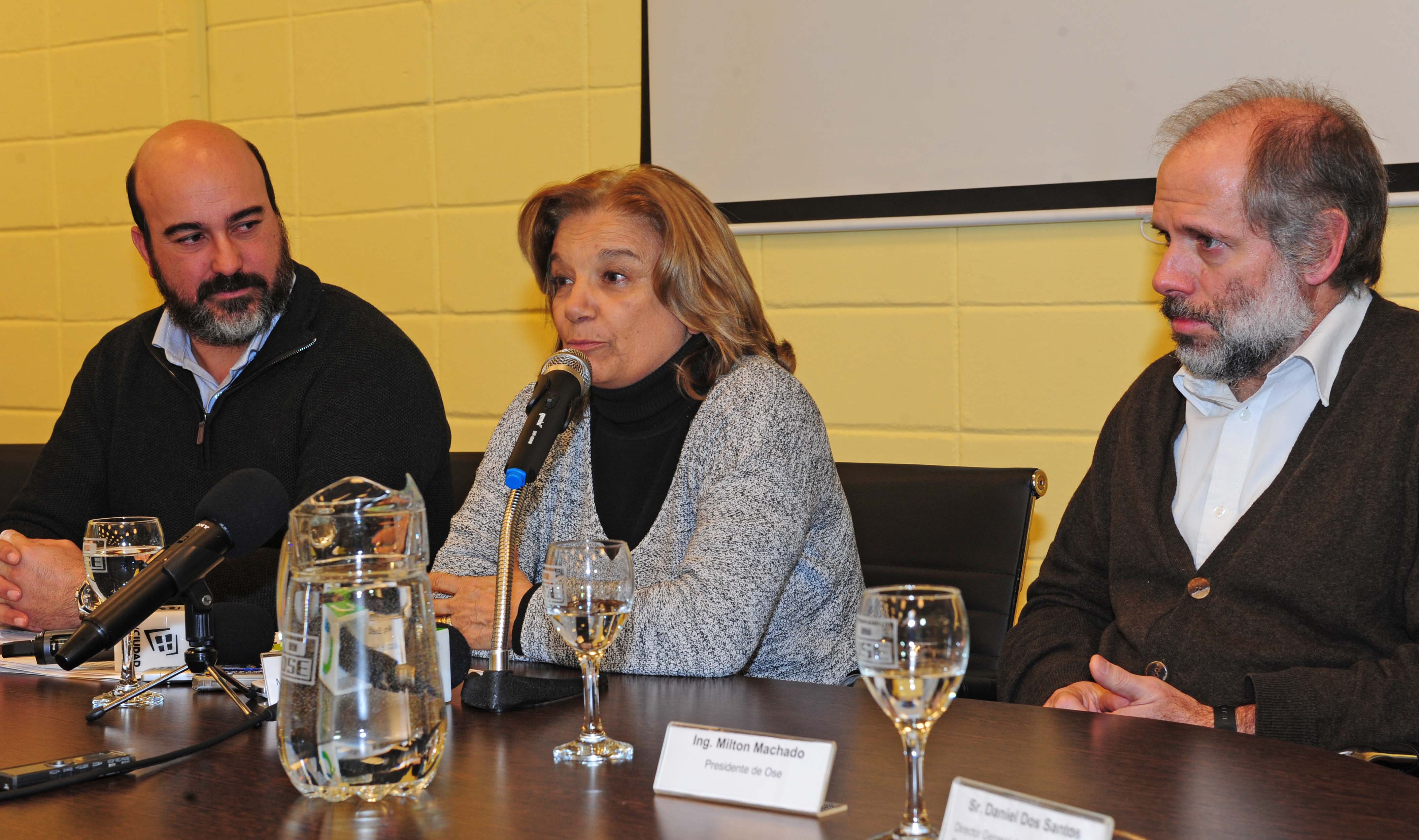 Ministra de vivienda, Eneida de León