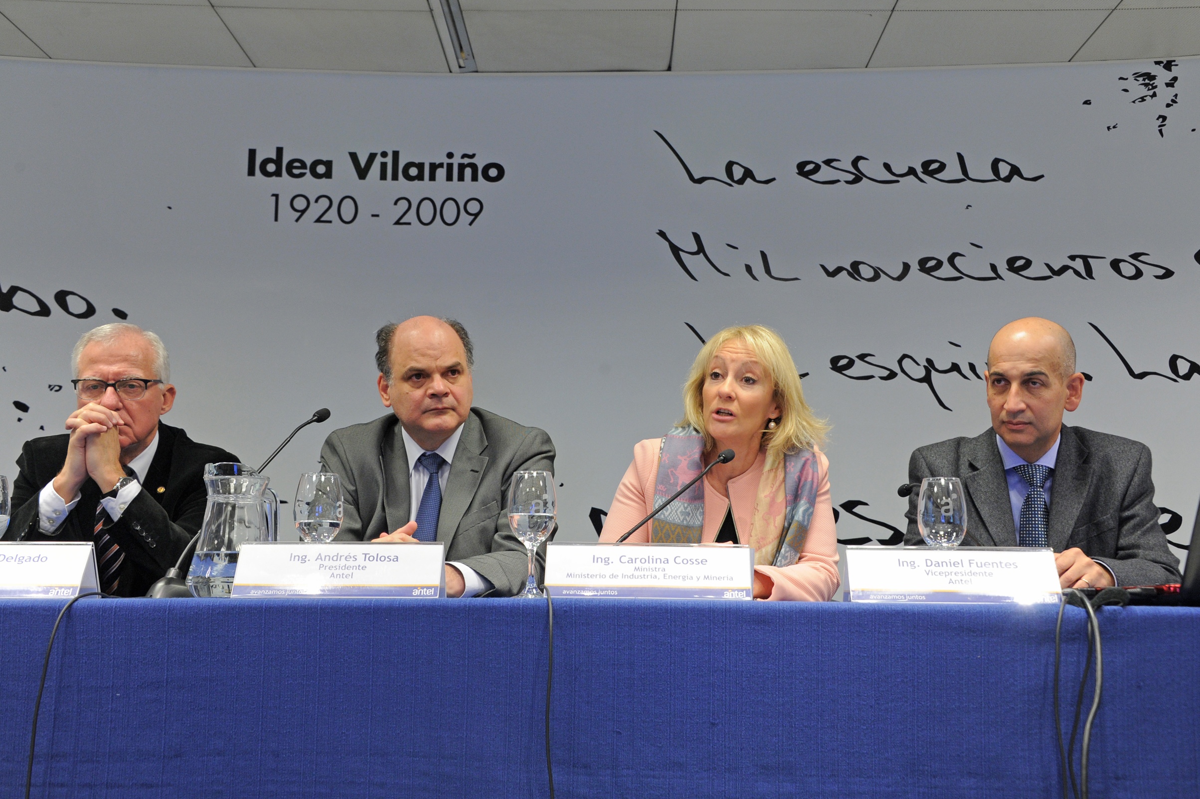 Ministra de Industria, Energía y Minería, Carolina Cosse, dirigiéndose a los presentes