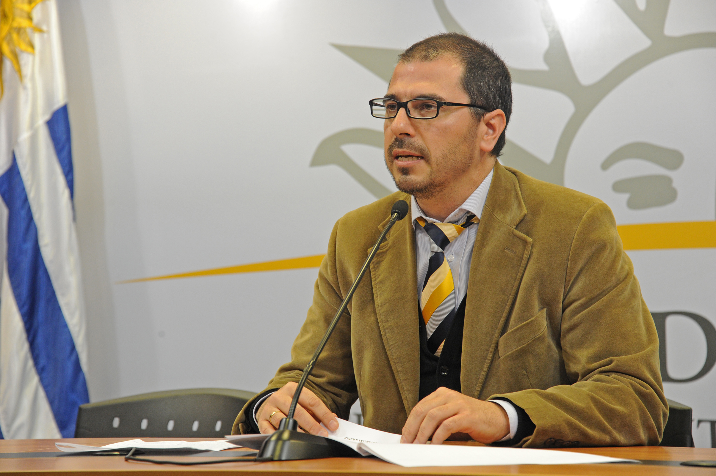 Prosecretario de Presidencia, Juan Andrés Roballo, haciendo uso de la palabra