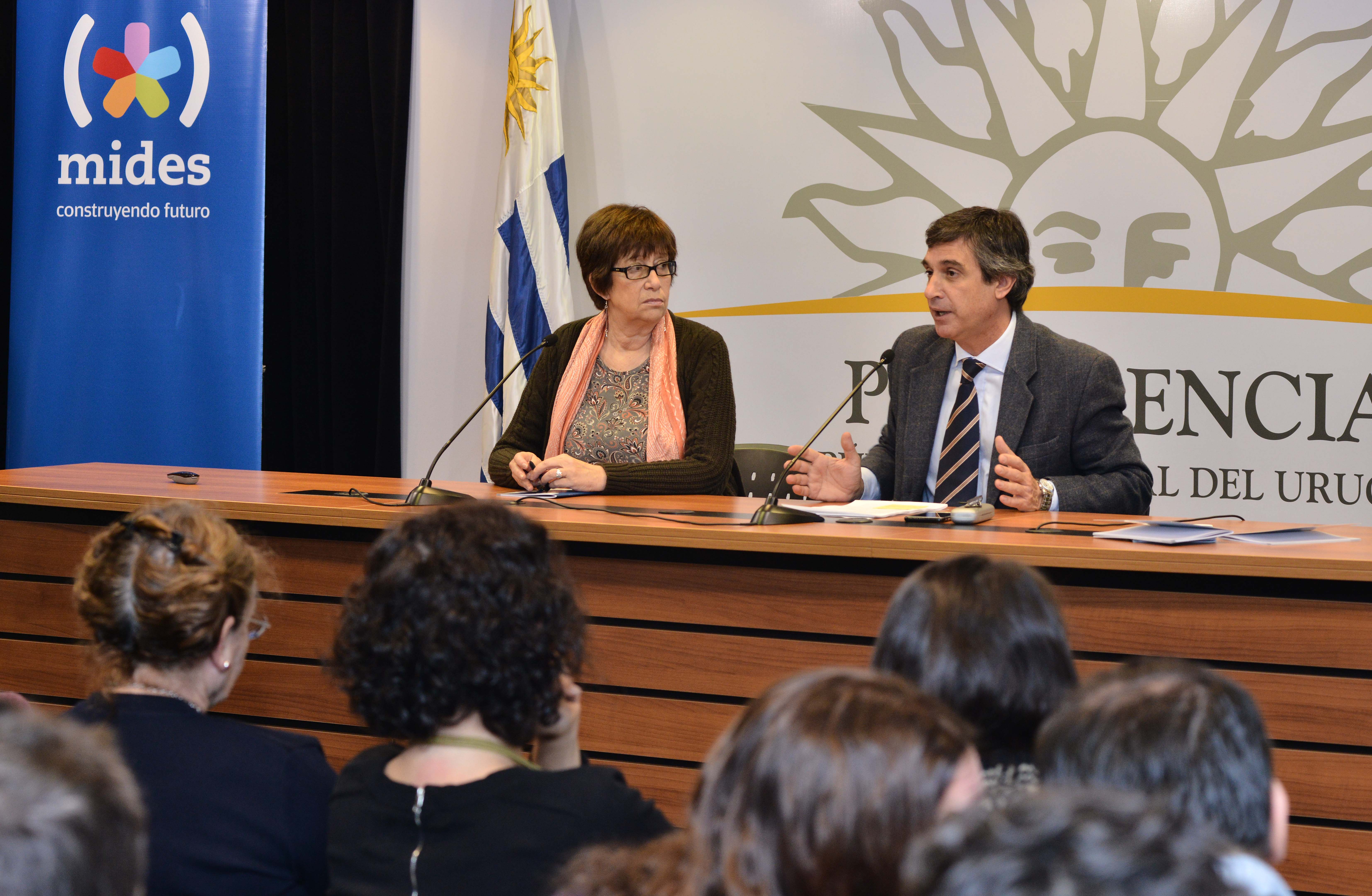 Director de la Oficina de Planeamiento y Presupuesto (OPP), Álvaro García, dirigiéndose a los presentes